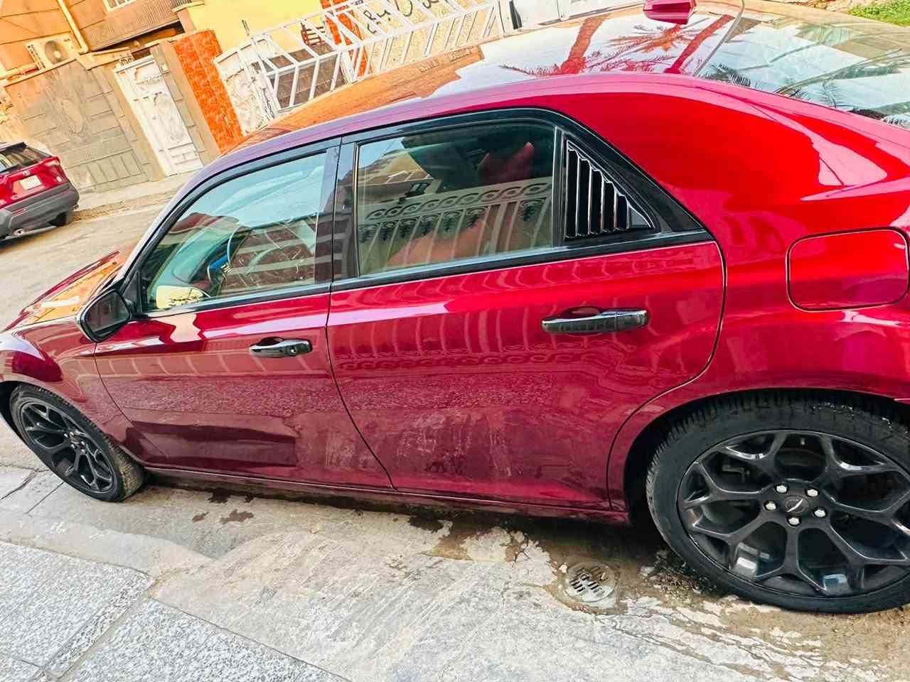 السلام عليكم كرايسلر 300 موديل 2019 داخله كلين تايتل بيها طخه باب الصندوق وصور الحادث والسونار مرفقه بالمنشور ماشيه 72000 ميل سياره كامله مكانها بغداد السعر 235 ورقه قابل للتفاوض بعد المعاينه
للاستفسار 
***********

*********** بغداد, العراق
