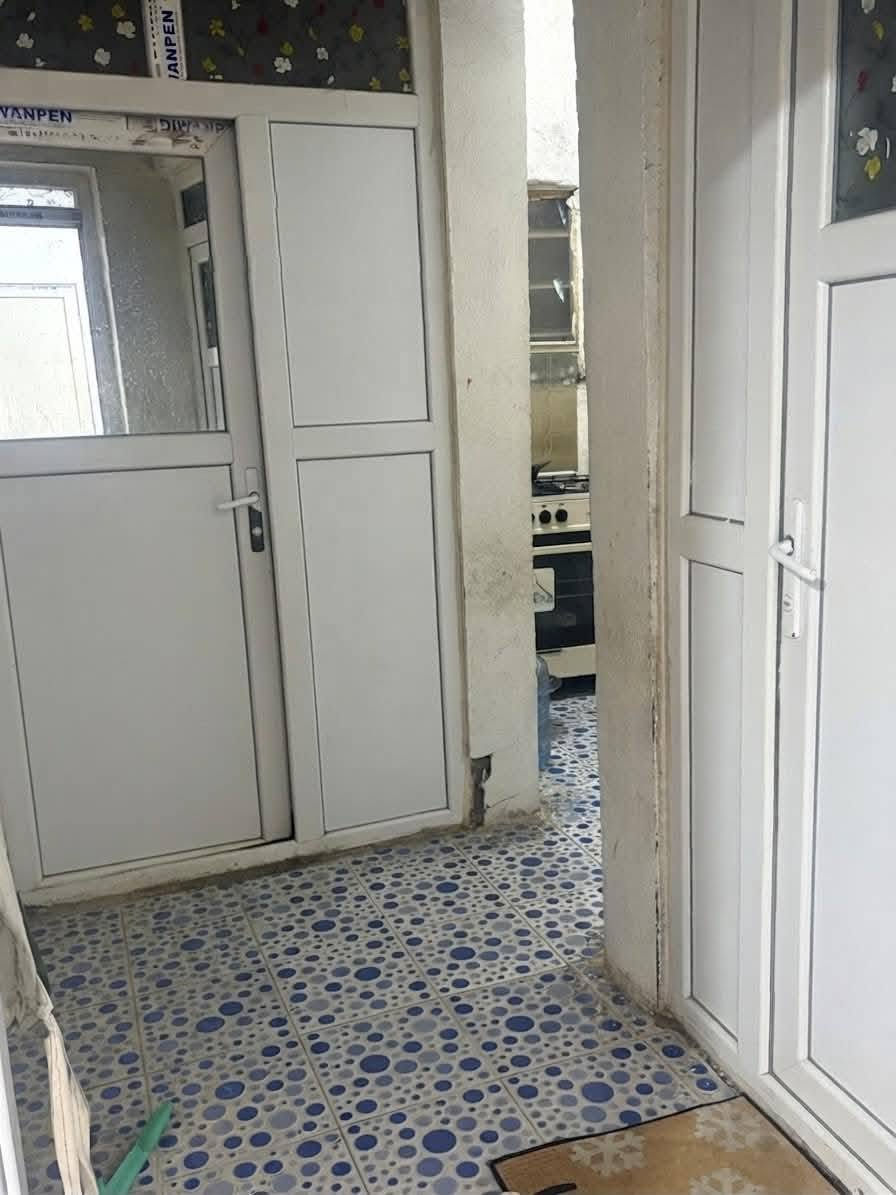 بيت للبيع بجبراوه محتوياته استقبال واسع وغرفه ومطبخ وصحيات داخليه مساحته  200م  ولبيت كامل سيراميك السعر 11بيه مجال جبراوه/ مقابيل الملعب اي مقابيل ابو منتضر بئر ماء ارتوازي حلو كهرباء مولد استفسار واستاب ***********
