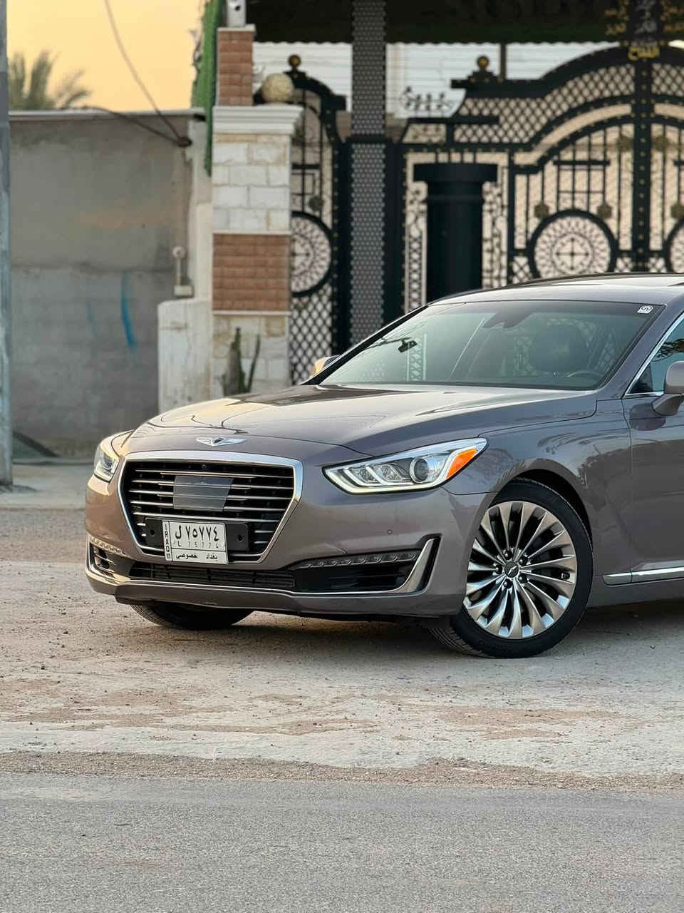 السلام عليكم للبيع فقط جنيسيس G90 2019 
رقم بغداد باسمي تحويل ثاني يوم 
المواصفات محرك سته سلندر 3.3 تون تيربو 
فول الفول معروفه موصفات الجي 90 اربع كامرات 
داتاشو بردات كهرباء ماشيه 58 mi السياره استخدام شخصي اني المستورد وعليهة ادامه كامله 
الحادث قبق جنطه فقط بدون اي ايرباك صور حادث مرفقه بلمنشور السعر 270
مكاني بابل المسيب للاستفسار ***********
