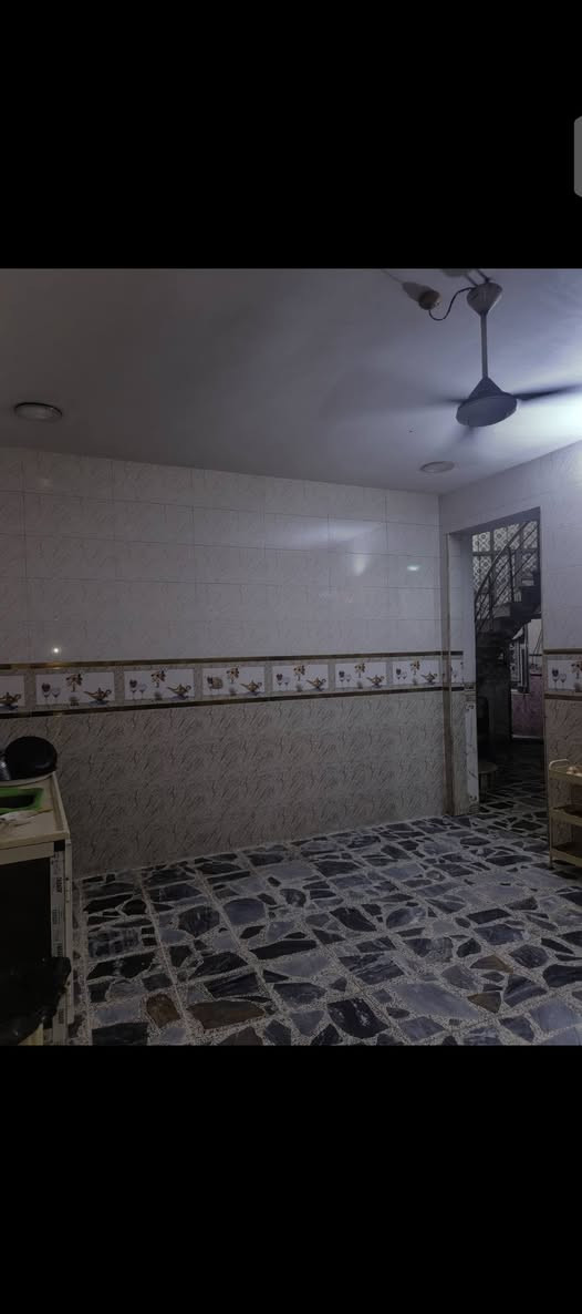 ٢٠٠م • ٤غرف • مقابل محطة الجواهري