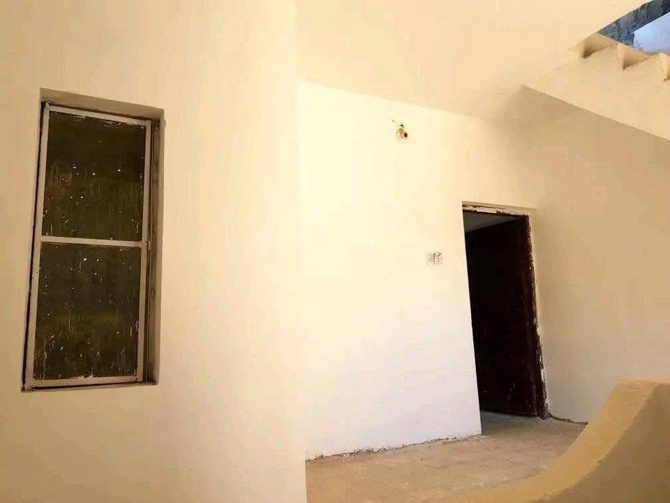 السلام عليكم👋
بيت للبيع طابو ملك صرف🏠🥰
مساحة ١٠٠ متر قاط ونص يحتوي الطابق الاول
على صاله وهول ومطبخ وغرفة نوم وحمامات ٢
داخلي وخارجي والطابق الثاني غرفة نوم مع هول وسطح عدد ٢ الموقع حسينية الراشدية منطقة الخدمات قرب المستشفى التركي منطقة ال ١٦
البيت يصلح للاستثمار جان مأجر ب ٢٥٠ قبل 
التبليط ملاحظة البيت باسمي مو دلال😇
للاستفسار الاتصال على الرقم⬇️⬇️
واتساب-(***********)
