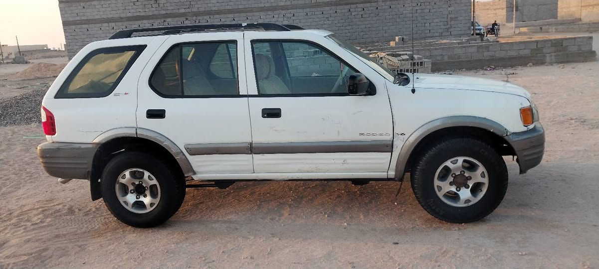 السلام عليكم للبيع جيب اسوزو ريدو
موديل2000 رقم بصره تحويل ثاني يوم مكينه وكير 3000تماتيك كفاله جدد ويلكب تخم تاير وحداده جدد كهربايات  كلها شقاله عينه ليزريه  دواخل عسلي جددكلش بطاين وكشنات ودوشمه جديده سياره مال بيت على وضع الشركه كلشي شقال بيها السعر(37)وبيها مجال مكاني بصره زبير للتواصل(***********)

