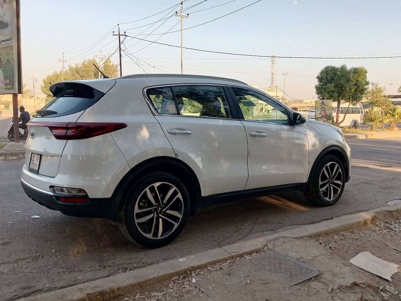 السلام عليكم كيا سبورتج خليجي  موديل 2019 رقم بغداد بأسمي للبيع او مراوس حسب القناعه  ماشية 100 الف ع اي وحدة من الشركة مكينة كير كفاله مكينة 2000 دوش قتصادية سيارة جديدة وجاهزة بيها شبرين صبغ فقط باب السائق   السعر 172 مكاني بغداد للاستفسار *********** / ***********
