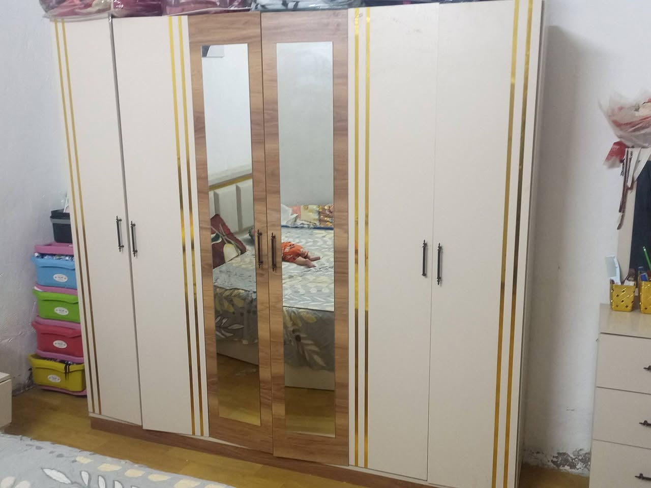 غرفه تركيه 5قطع نضيفه جداا سعره 300الف وبيه مجال للشراي مكاني خالص عليبات استفسار *********** تصال اكو *********** واساب
