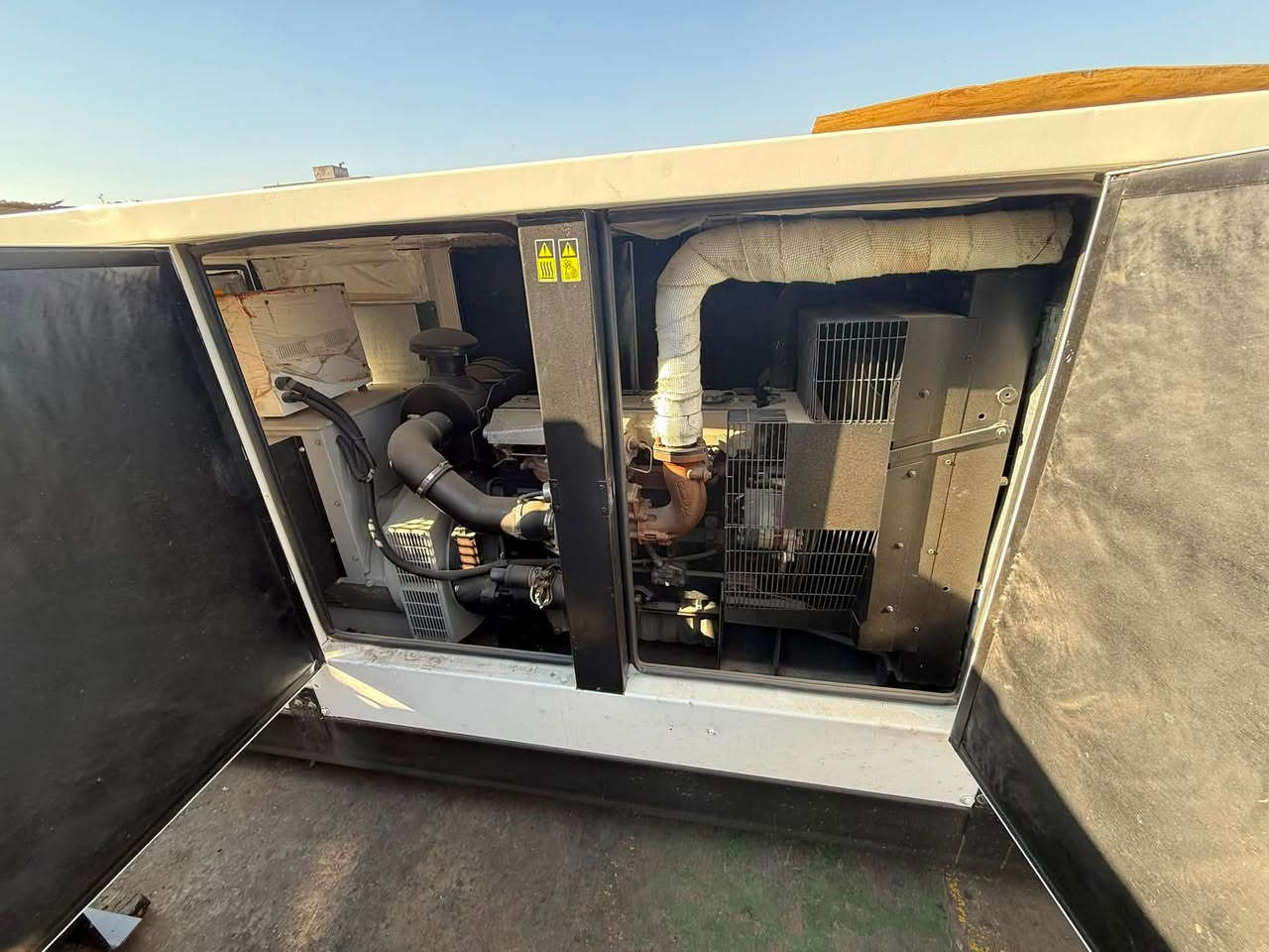 السلام عليكم
بيركنز 110Kva بريطاني اصلي 
كاتم للصوت 
ساعات العمل قليل جدا 
نظام اوتو حمايه فول اوتماتيك
وضع بلاد شركة  
أربيل صناعه جنوبيه 
نظام اوتو حمايه فول اوتماتيك
وضع بلاد شركة  
🚚يوجد توصيل الى جميع المحافظات وبضمان🚚
🚚كياندن هةية بو هةموو شاركان بةكرينتى🚚
 للاستفسار:
 ابو علي 
***********
***********
***********
