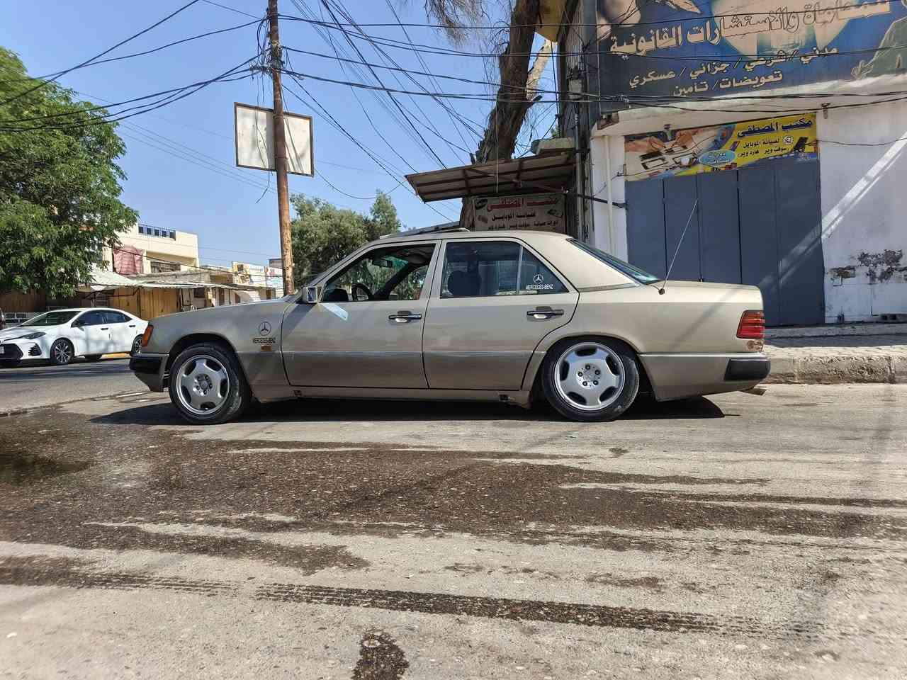 السلام عليكم مرسيدس دب للبيع رقم ديالى دولي الثانويه لل 31 بدون ضربه سعر 35 رقم الهاتف***********
