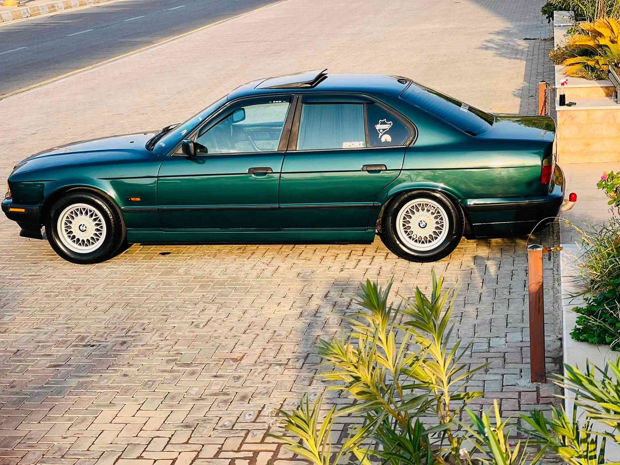 للبيع BMW 525i
حجم 525i اصل
 موديل 92
 محرك مسكر فانوس
 كير اوتماتيك
كير ومحرك شرط
رقم اربيل تحويل مباشر
 بجم عريض 
 تخم تاير جديد
 حداديه جديده 
فتحه سلايت
 تبريد شغال
سنترلك تقفيل
غرفه جديده 
بطاين 4 جديد
 كهربائيات مكفوله كلها شغاله
 كشنات جلد
 السياره مال جناي احلى من الصور
مكان السياره تكريت 
السعر 65 وبيه مجال
للستفسار ***********
