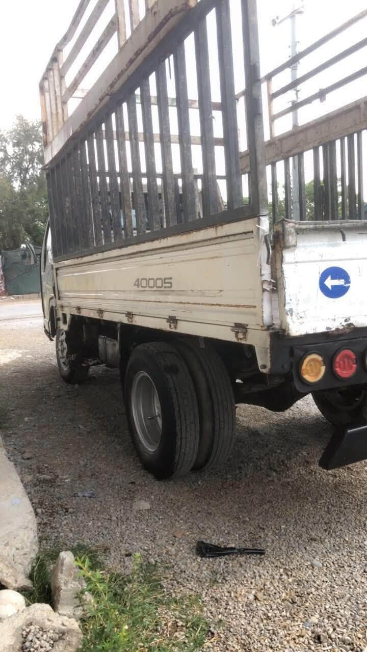 دوتەنی مۆدیل ٢٠٠٢ئاڕمو ئەوەلیاتی بەشەرتە سەیارەیە زۆر مەزبوتە یماڵی خۆمانە ژێرو بانی تازە تەش فید کراوە گێڕو مەکینەی لۆکە مەکینەی تازە داگیراوە چەمچەی خۆی پێوەیە مکەبەرەو تەنجیلی بەشەرتە  کارەبای کامل مەزبوتە ماڵی فەقیرە سعر  ٣٩ گەڵاو مەعمەلەیە کەم لەشارەزورم ڕەقەم تەلەفون ڤای بەرو وەتس ئەپی لەسەرە ***********
