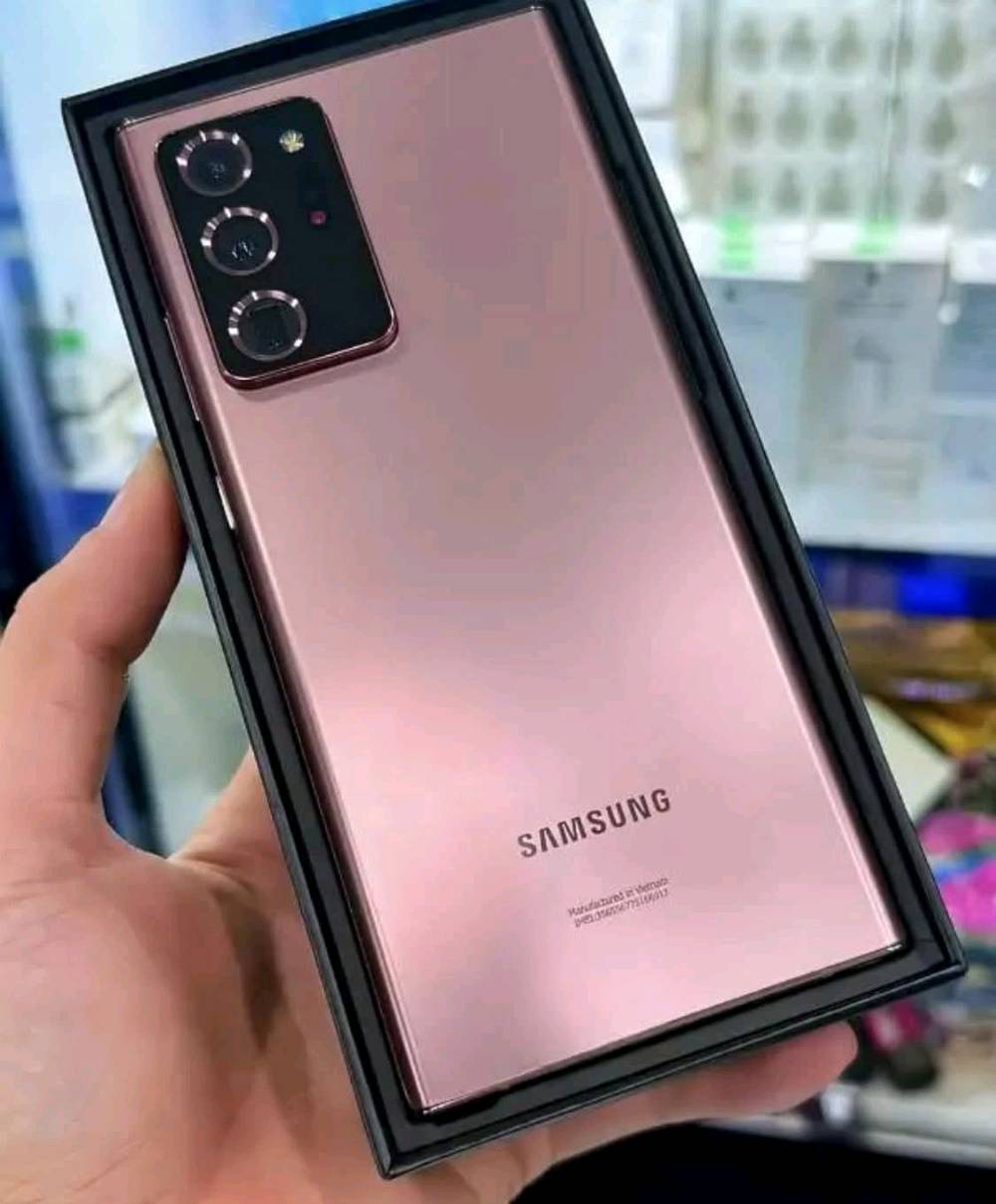 الجهاز الراقي من سامسونج النوت
فئه النوت راقيه
samsung not 20 ultara
سامسونج نوت 20 الترا 
الشاشة: Dynamic AMOLED 2X بحجم 6.9 بوصة، بدقة QHD+ وتدعم معدل تحديث 120Hz.  
المعالج:   Snapdragon 865+ 
الذاكرة والتخزين: ذاكرة عشوائيه  12GB RAM، مع مساحة تخزين 256 كيكا بايت
الكاميرا الخلفية (ثلاثية): أساسية 108 
البطارية: 4500 مللي أمبير، تدعم الشحن السريع بقدرة 25 واط والشحن اللاسلكي.  
الميزات: قلم S-Pen محسّن بتأخير 9ms، مقاومة الماء والغبار IP68، وهيكل من الزجاج Gorilla
بسعر 460 الف 
بغداد زيونه ربيعي قرب مجمع البركه 
***********