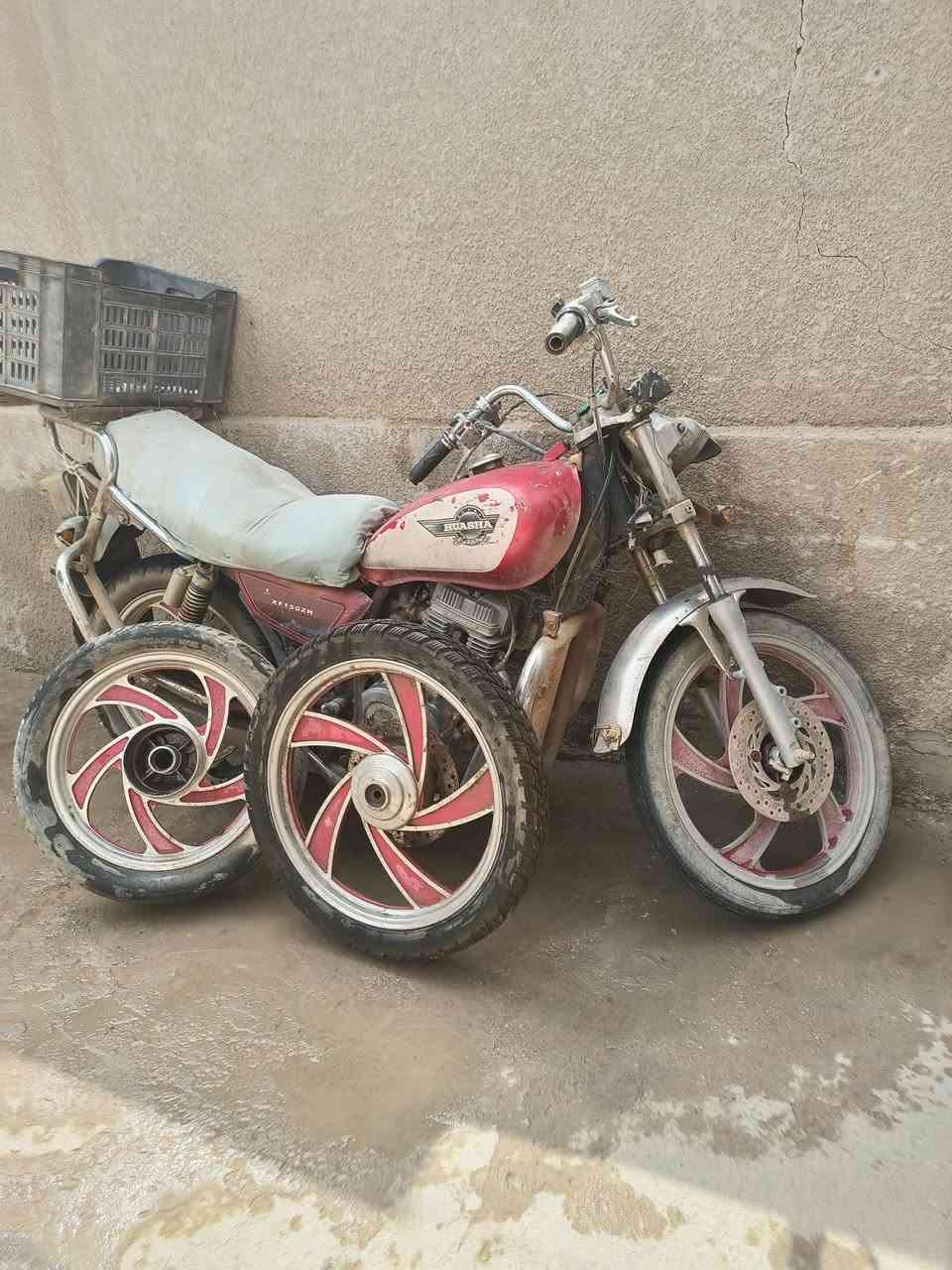الدراجه مع الوياله وتايراتهن 250الف عنواني حله حي العسكري ***********
