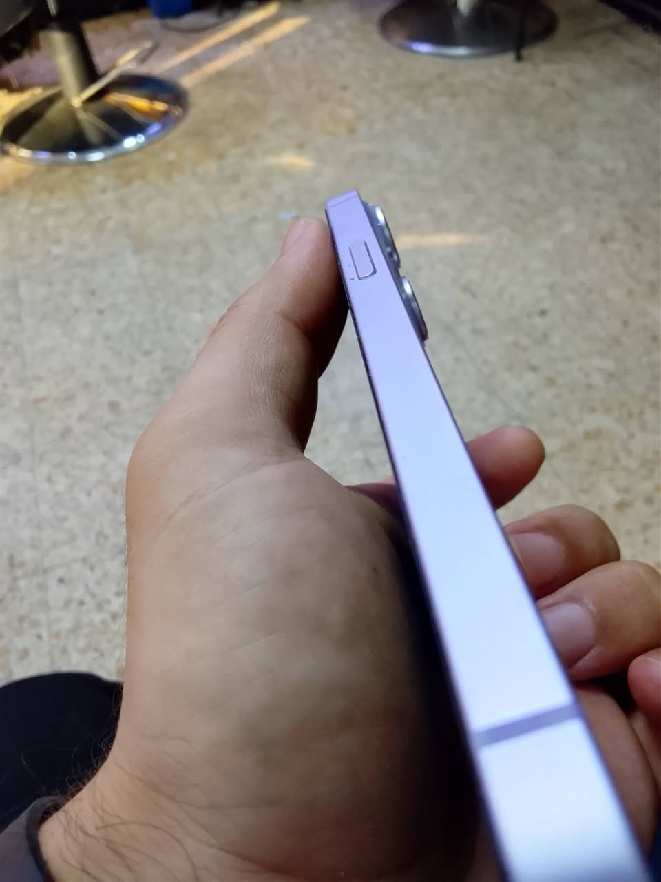 السلام عليكم
IPHONE 14PLUS 
الذاكـرة ..128
البطارية ..🔋84 
الجهاز وتر بـروف ما مستبدل ولا قطعة 
النظافة 100/100 
كارتون وكيبل شحن موجود 
السعر 650 الف 
العنوان بغداد حي العامل 
***********
