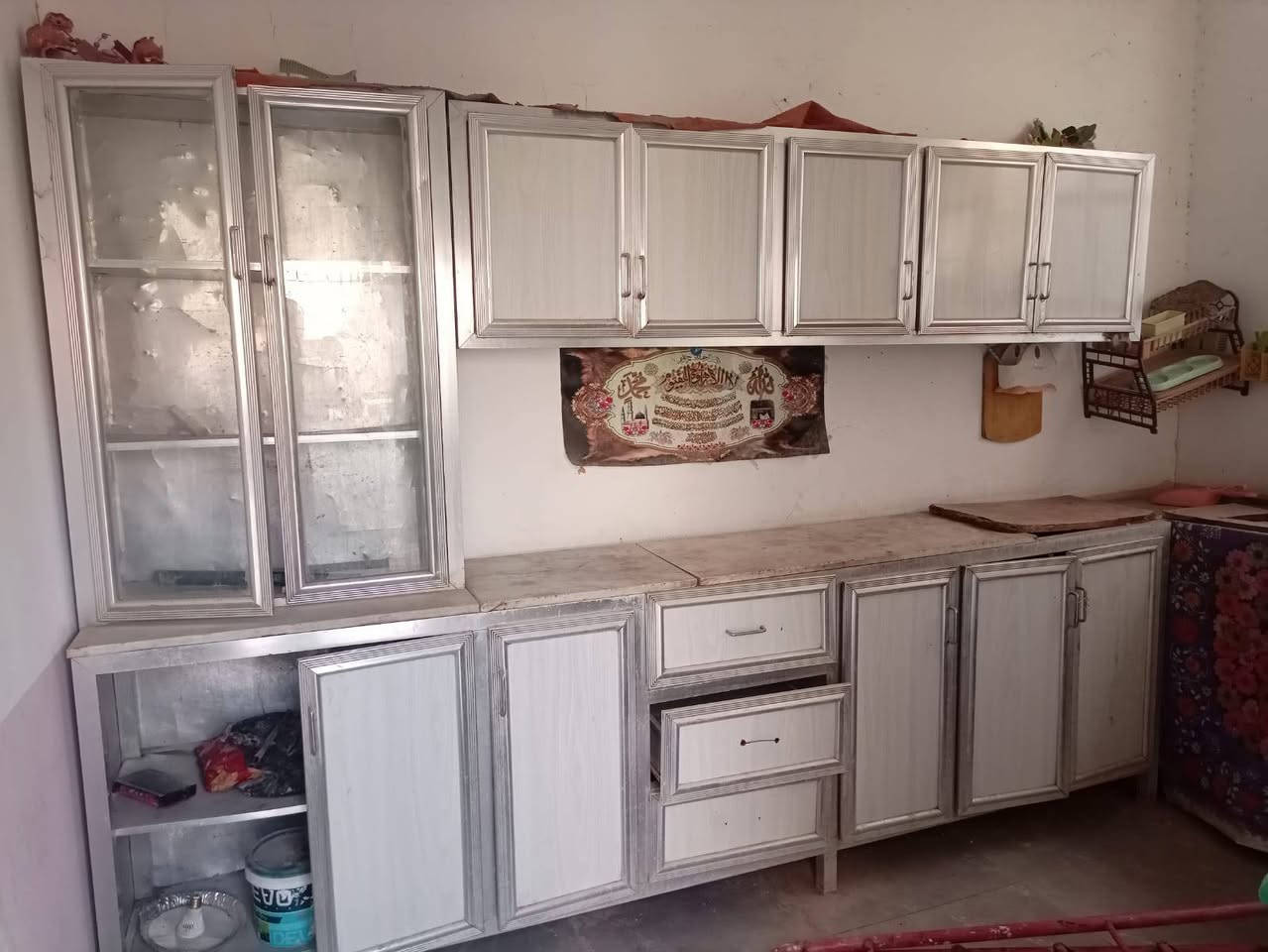 السلام عليكم غراض للبيع كاونتر وميز مرايه وكنتور نضيفات اني مكلف بل نشر اتصل على الرقم ‏‪***********‬‏
