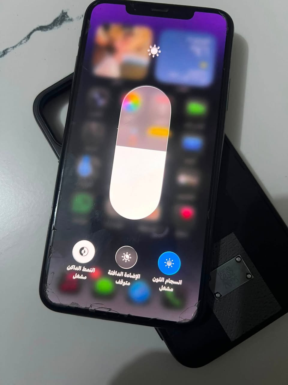 11pro max 
ذاكرة 256
بطارية 72
فول نظافة بلادي ماداخل صيانة ابداً شخط مابي 
سعرة ٢٧٥ 
مكاني بغداد 
*********** واتساب
