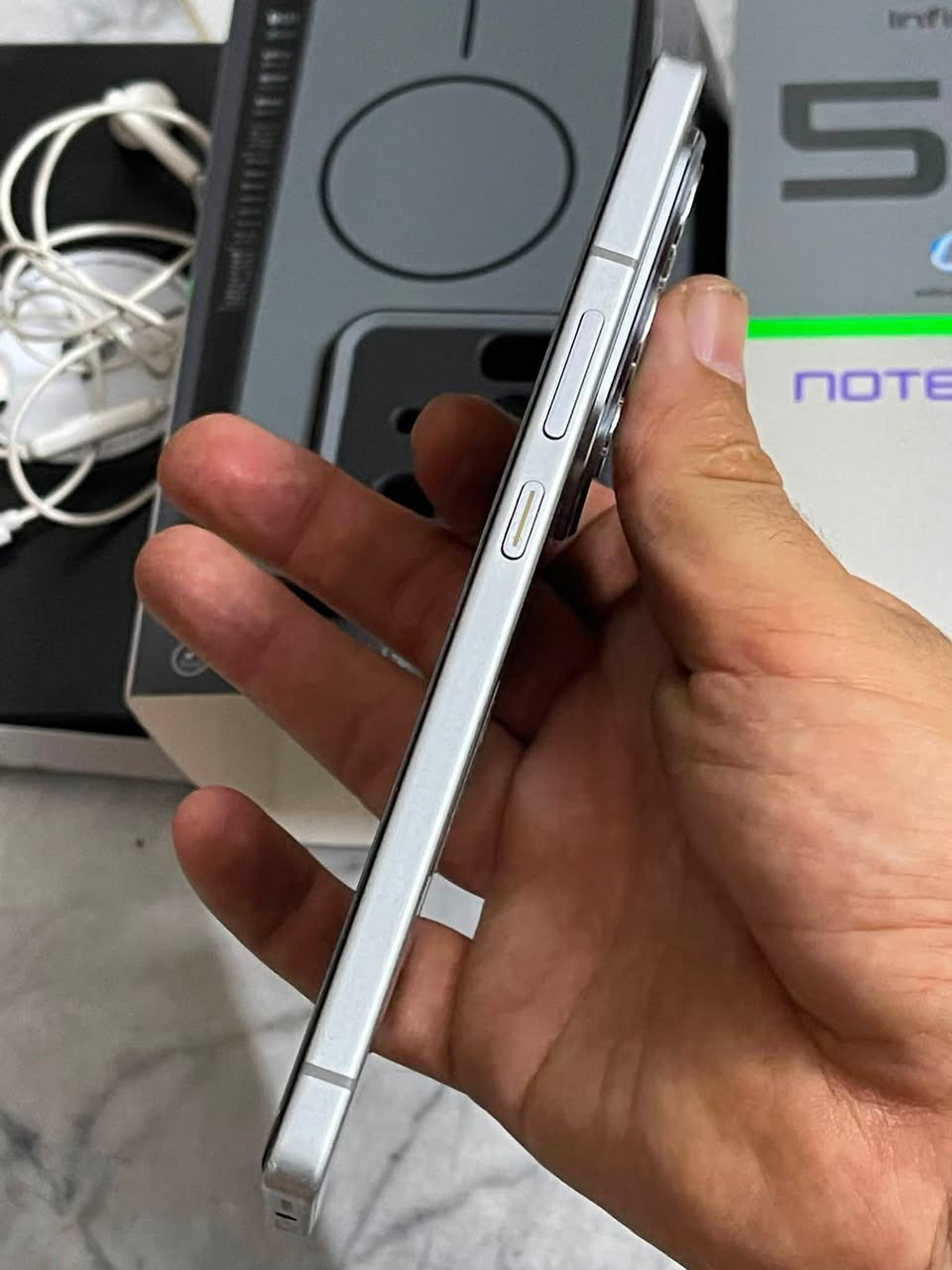 سلام عليكم موبايل نوع lnfinix
NOTE 50 PRO 

انفنكس نوت خمسين برو ذاكرة 256

24GBRAM 

جهاز ستعمال شخصي اخذته جديد لوك 

مكفول من كلشي ما داخل لا صيانة ولا شي 

كلش نضيف غراضة كارتون و سماعة و شاحن لاسكلي 

متعلم على ايفون اخذت ايفون ورد بيعه 

معرفة سعر تصال على رقم او وتساب او خاص 

عنواني بغداد الدورة 

***********
