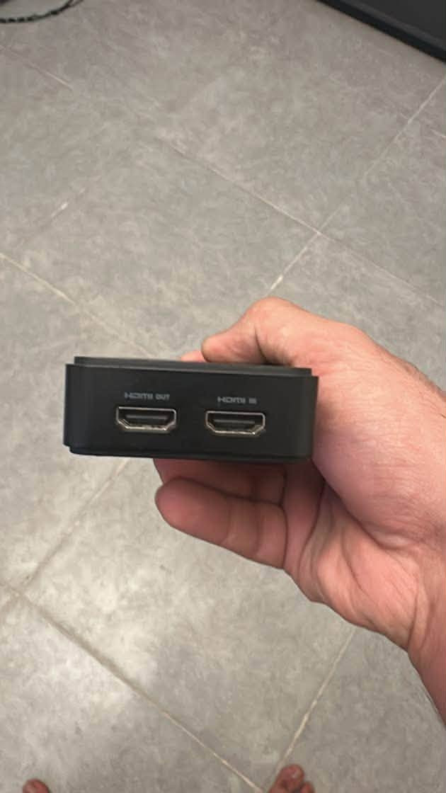 للبيع كرت كابتشر AVerMedia Live Gamer Ultra GC553 - اصلي 💯*

اخوان القطعة غنية عن التعريف مال بث مباشر وتسجيل العاب باحترافية

*المواصفات:*
🔹 الموديل: GC553 Live Gamer Ultra
🔹 المنشأ: Made in Taiwan اصلي (مو تجاري)
🔹 المداخل: HDMI IN / HDMI OUT / USB 3.1 Type-C
🔹 التمرير: 4K 60Hz HDR / 1440p 144Hz / 1080p 240Hz بدون لاك
🔹 التسجيل: 4K 30 فريم / 1080p 120 فريم / 1080p 60 HDR
🔹 تشتغل Plug & Play على OBS و Streamlabs بدون مشاكل
🔹 تدعم PS5 / PS4 / Xbox / PC

*الحالة:*
نظيفة جداً وشغالة 100%

*السعر: 175 الف وبيها مجال بسيط*
مكاني بغداد الاعضميه وعندي توصيل 

القطعة جديدة سعرها فوق 300 الف 
رقمي ***********
