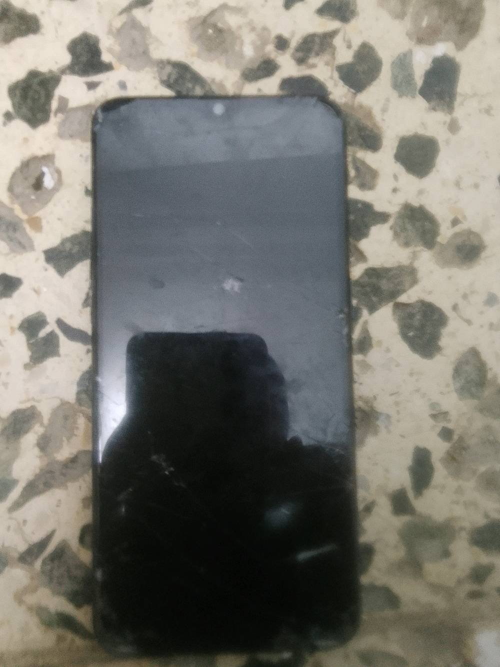 سلام عليكم عندي جهاز للبيع يرادله شاشه  وظهر