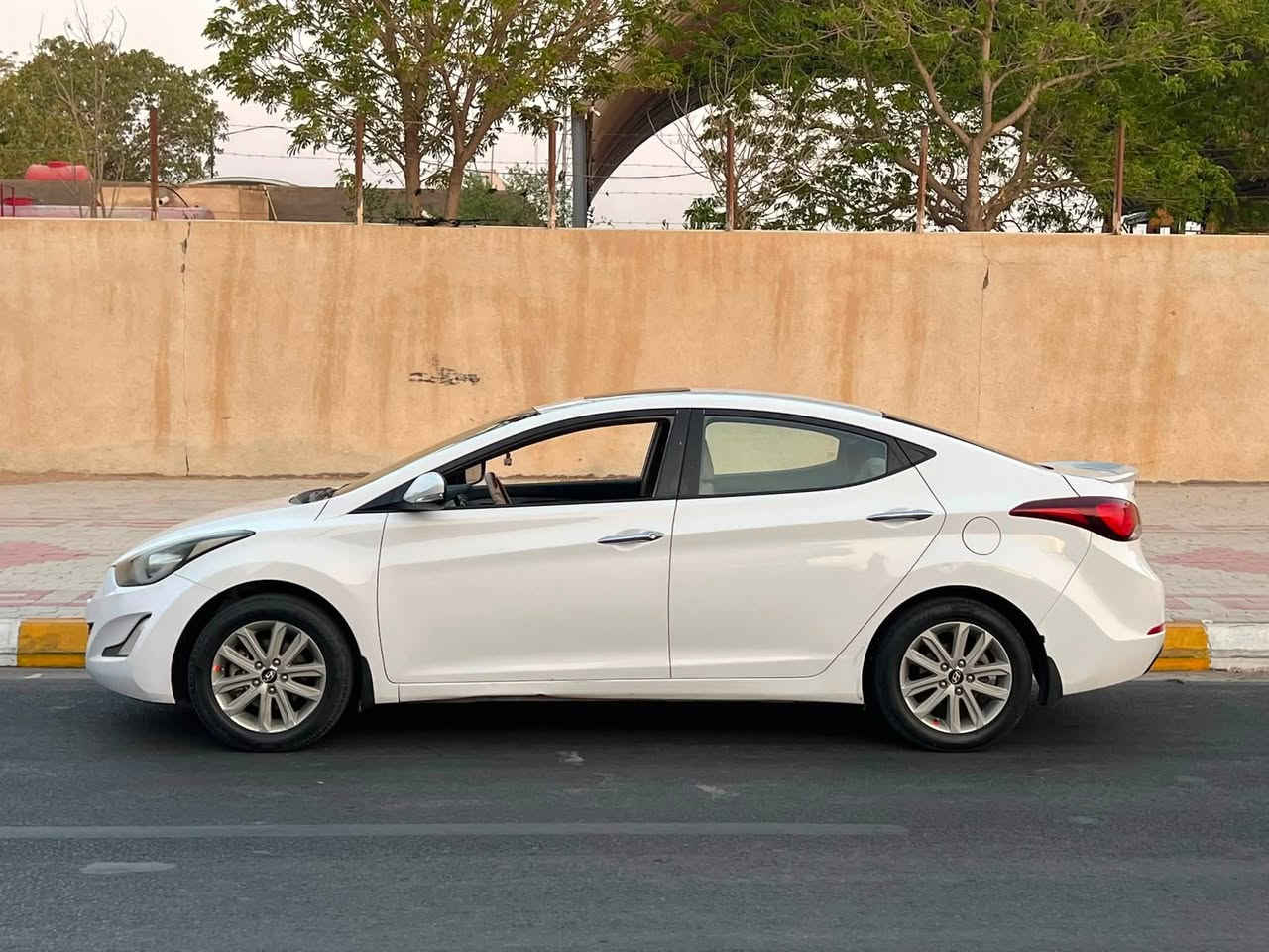 سلام عليكم 
النترا موديل 2015 خليجي فول مواصفات فتحة شاشة كامرة تحكم مكينة 1800 مري شفط السيارة مكفولة من الصبغ 
بيهة تكحيل بسيط بل بنيد كما موضح بسونار   السيارة نضيفة جدا جدا مال جناي مكينة كير حدادية تبريد  السعر 127 وبيها مجال مكاني كربلاء ***********
***********
