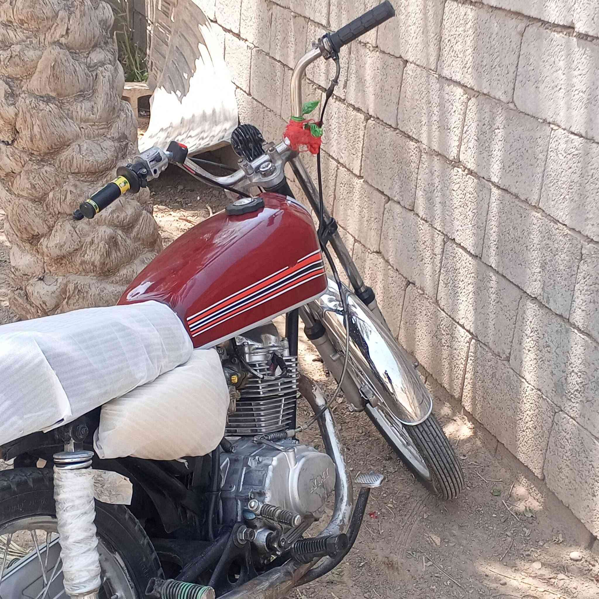 السلام عليكم دراجه  للبيع كلك مكفولة عشائر موديل 24محرك بي ولفات مبدل دراجه نضيف تواير جدد الايت جديد البيع ومراوس بدراجه تعبانه وينطي الفرق السعر 375وبي مجال مكاني ناصريه قضاء الصلاح رقم ***********
