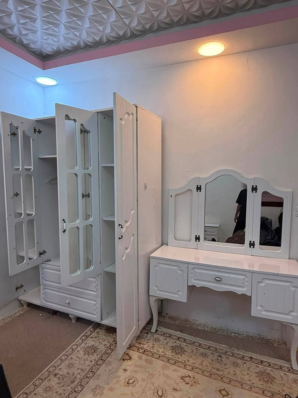 السلام عليكم غرفه مستخدمه سعر 200 عنوان واسط العزيزيه يوجد واتساب شارع التربيه *********** واتساب ماسنجر ما اجاوب
