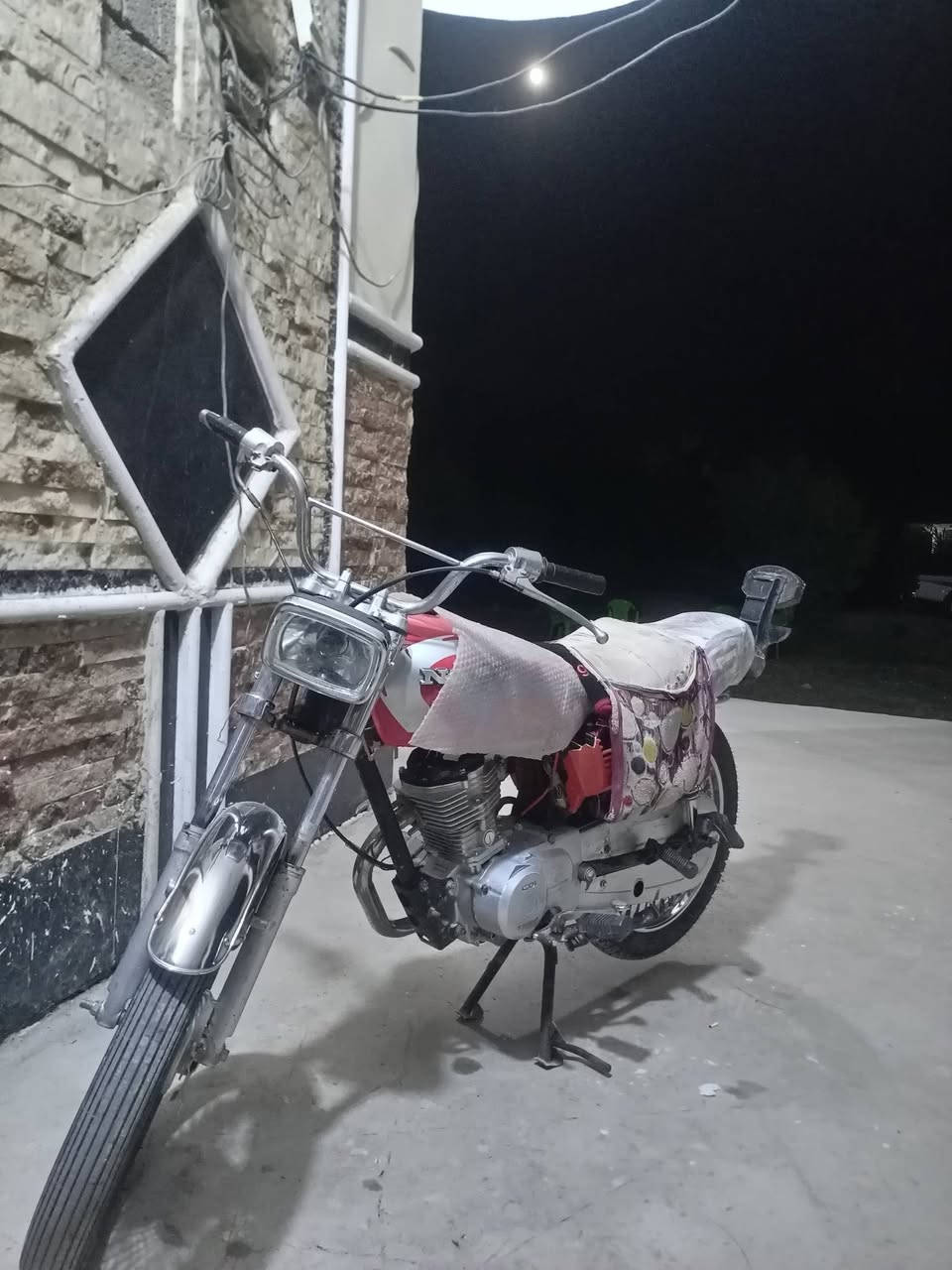 سلام عليكم 👋دراجه للبيع موديل 20اوراق سعر 400وبيها مجال حك الجيه مكاني بابل السده المهناويه ***********//☎️/***********
