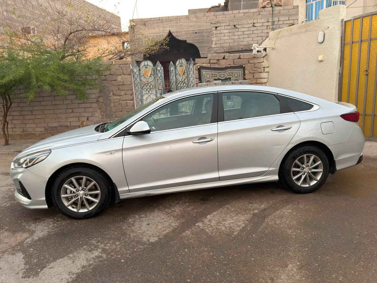 سوناتا 2020
وارد كوري
بدون ايرباك
جاملغ امامي معدل ومصبوغ فقط
مري شفط
كشن السايق تبريد وتدفئة 
تايرات جديده
سياره نظيفه *********** السعر ١٥٥
