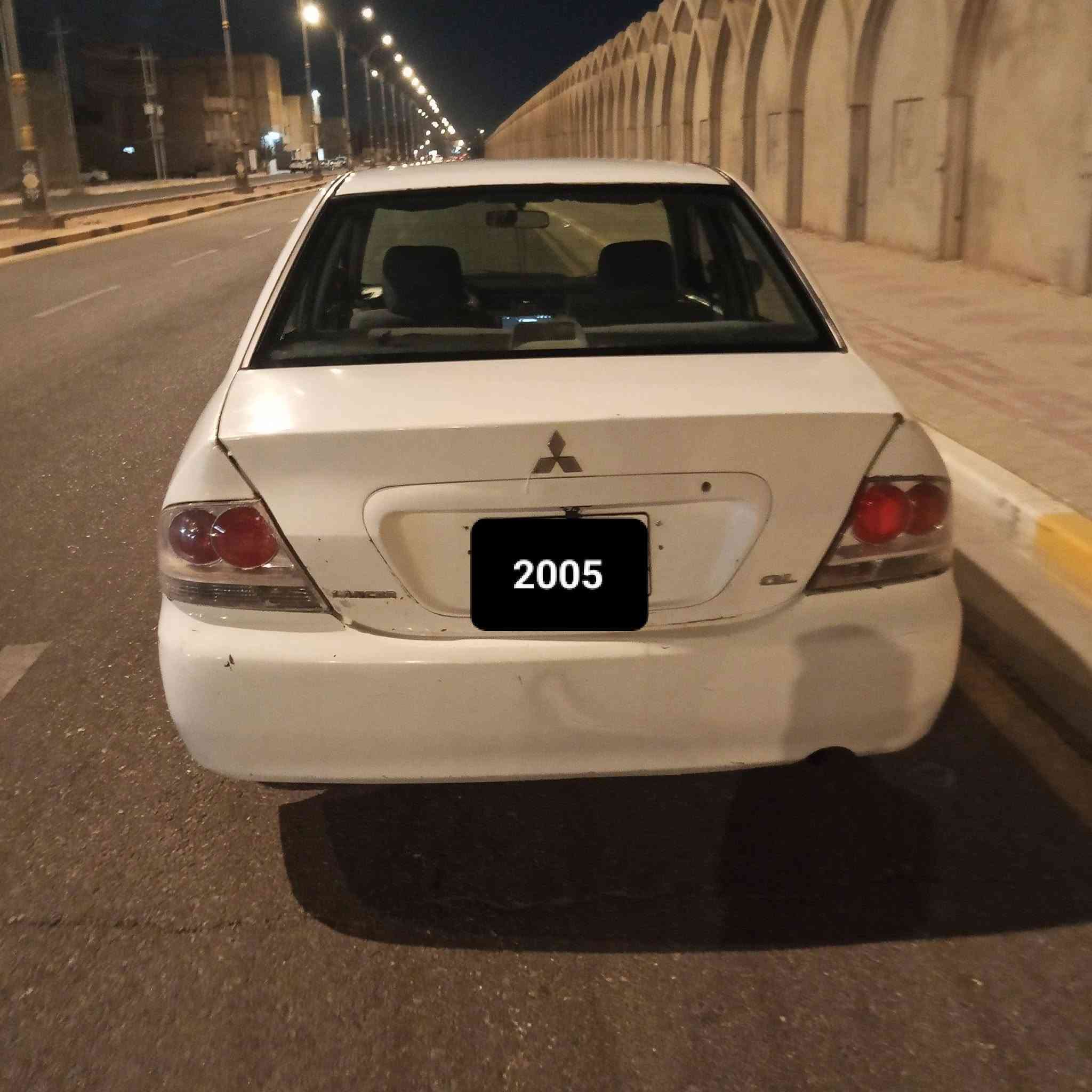 سلام عليكم 
لبيع لانسر 2005 السياره نضيفه محرك وكير مكفولات حداديه الكدام جديده والوره نص عمر شاشه كامره سياره بسمي تحويل ثاني يوم 
مكاني كربلاء 
السعر 57 بيه مجال 
*********** لاستفسار

نص مكتوب في الصور:
- 2005