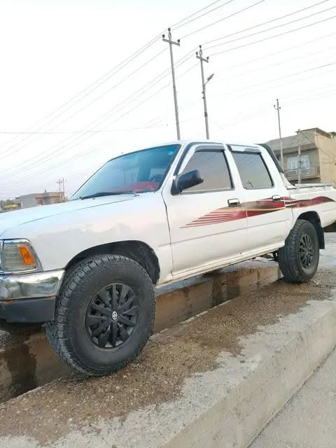 بيك اب دبل قماره هايلوكس موديل 2001 تخم تاير جبلي مكينه وكير واكسل كفاله بيع أو مراوس رقم سليمانيه مكان السياره ابو غريب ***********

