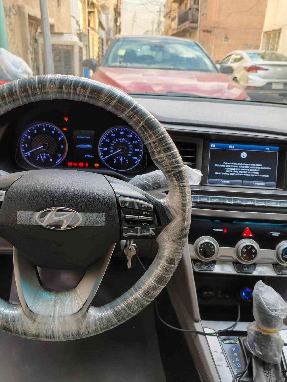 السلام عليكم الانترا موديل 19نص فول ماشيه ٨٧رقم اربيل بسم عربي شرط التحويل هزه وسنويه ورقام كوله جديد حادثها موضح بصور والسونار حادث امريكا بنيد وب العراق جاملغ امامي بدون دواخل يعني قطعتين جاملغ وبنيد مكان بغداد الجديده 
رقم الهاتف ***********
***********
السعر ١١٣ وبيها مجال قليل
