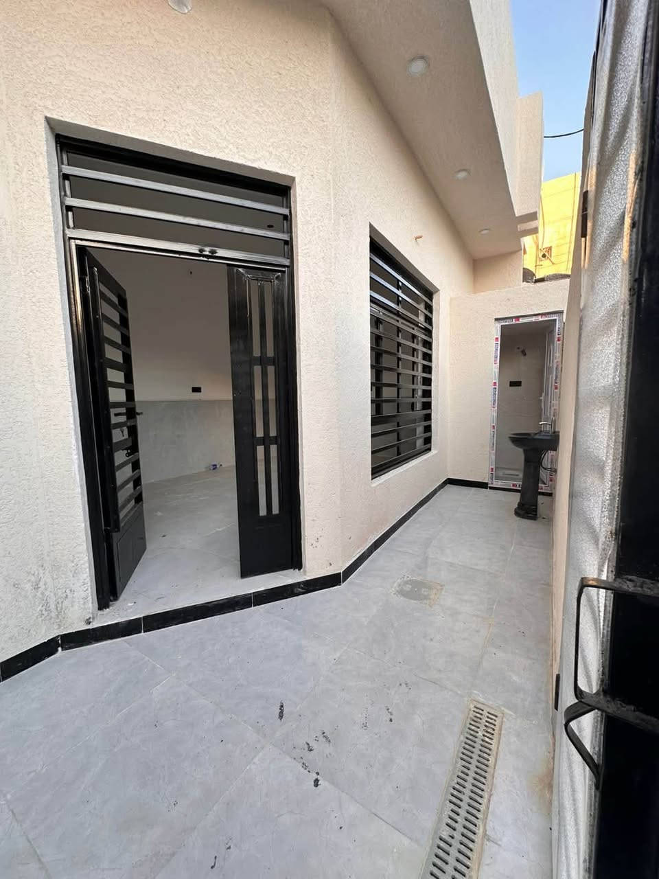 سلام عليكم بيت مساحه 100متر مربع بناء جديد بيت جاهز للبيع العنوان ميسان حي جامعه
الرقم تواصل

***********
مقاولات العبيدي

