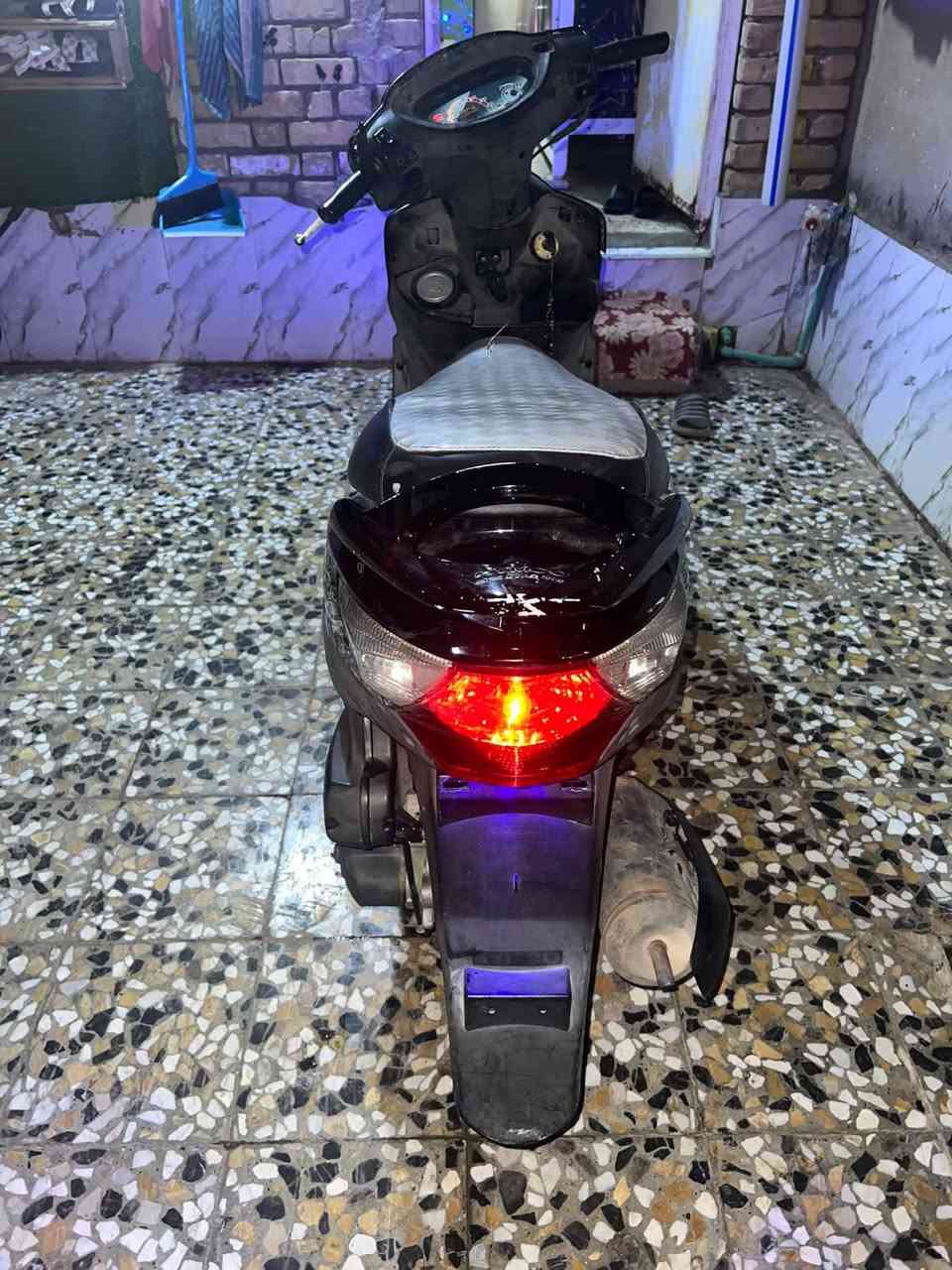 سلام عليكم دراجه كامكو لبيع نضافه فول وكيل صار4شهر من طالعه من وكيل سعر900وبيه مجال ولشراي ينتصل ***********
