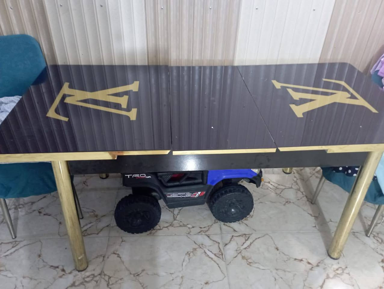 السلام عليكم تخم نضيف اي ضرر مابي سعر 125 وغسالات اثنين الوحدة على 125 مابيهن اي ضرر شغالات ميز طعام ويه 3 كراسي سعره 125 وبيهن مجال بسيط مكاني حي الجهاد ملحانيه تواصل خاص او وتساب فقط ***********
