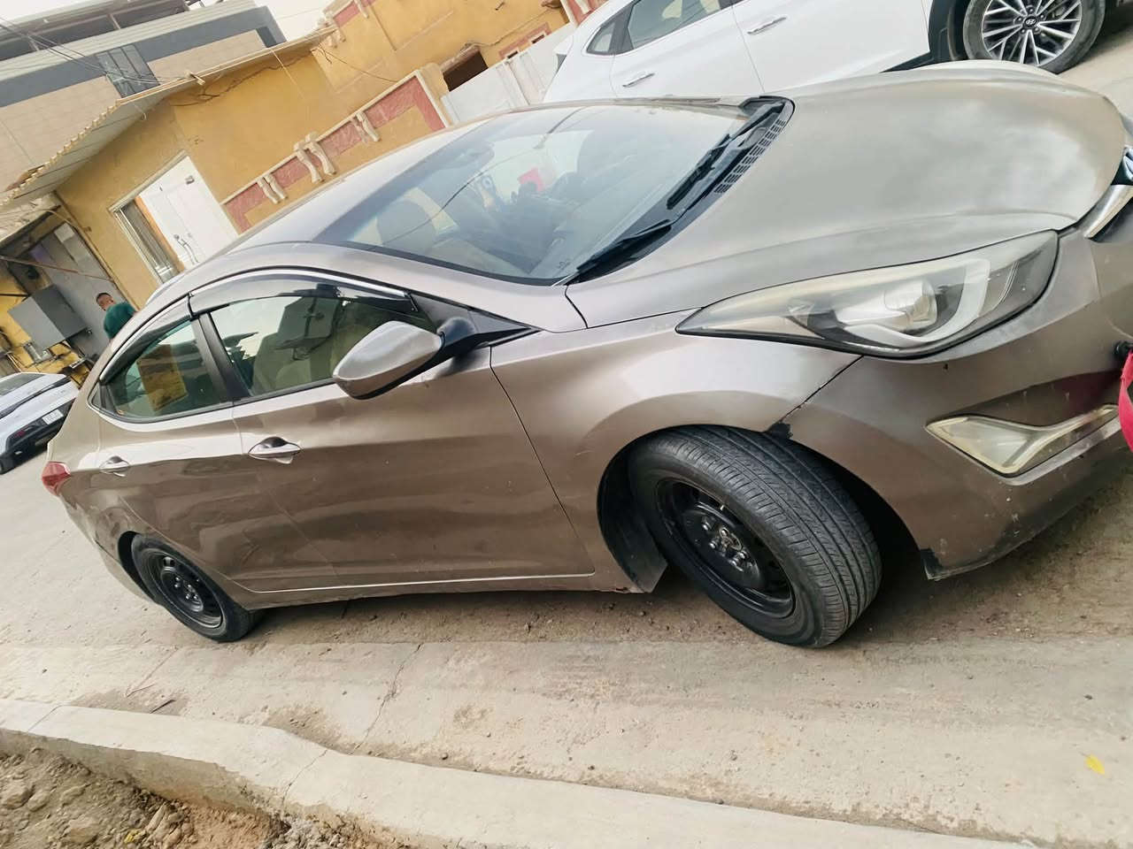 النترا ٢٠١٥
رقم بابل ب اسمي
سياره أمريكية مبدل باب و بنيد و بيها بوارد بسيط 
مكينة و كير مفتوحات و شغل درجه أولى 
تبريد شغال 
سيارة حلوة و كاعدة
السعر ٨٧ 
مكان السياره حله شارع ٦٠
للأستفسار الاتصال 
***********
