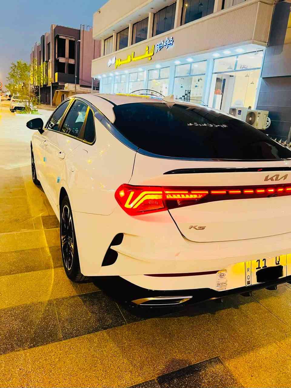 السلام عليكم

  كي فايف 2022 لون ابيض 
رقم بغداد حره تحويل 

وارد امريكي 
محرك 1600 تيربو   
ماشيه  39  

مواصفات فول المعروفه جيتي لاين
حادث قطعه وحده بنيد بدون دواخل 
حادث كلش حلو 
السياره جديده جداً كفاله من البارد وشخط

مكاني سوق الشيوخ  
***********
