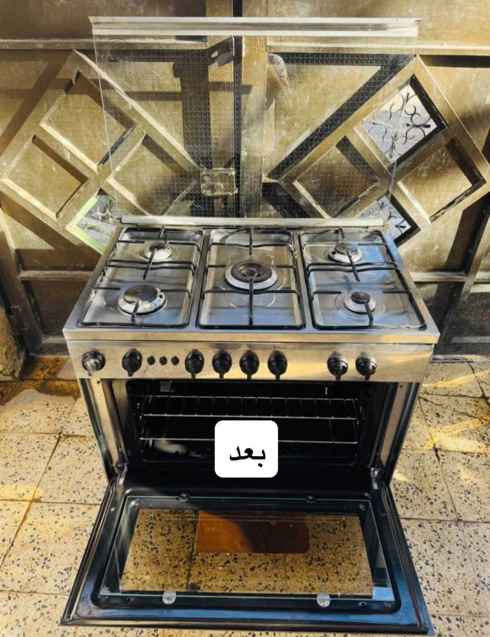 تصليح وتنضيف وادامه كافة انواع الطباخات ++ اشتري جميع الطباخات العاطله و الشغاله
العنوان بعقوبه التحرير 
الهاتف ***********

نص مكتوب في الصور:
- قبل
- بعد
- صيانه موثوقه للطباخات القديمه ***********