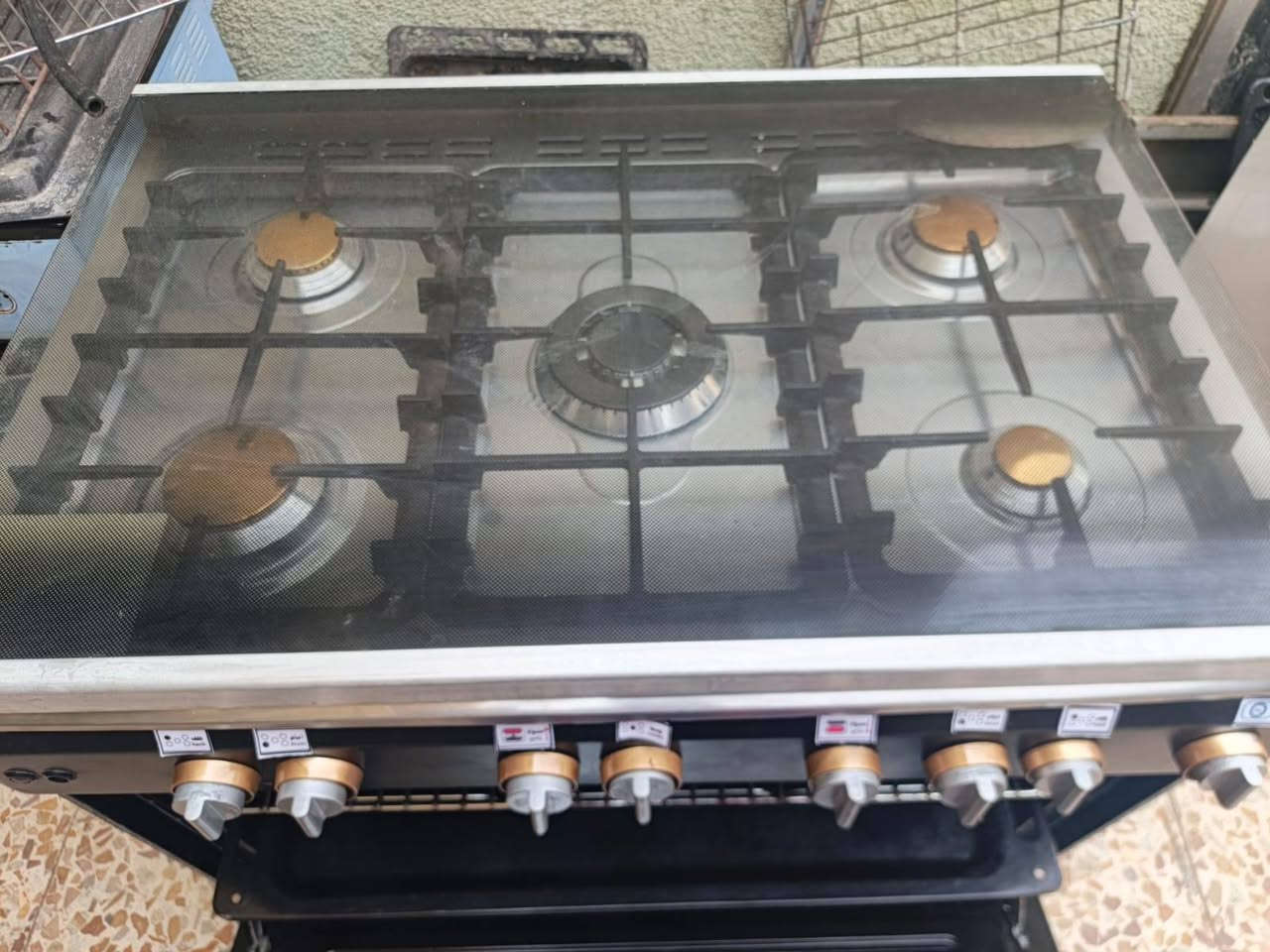 طباخ ميلانو الإيطالي خمس مشاعل افران منفصله نظافه تاخذون على الفحص للبيع الاستفسار خاص او رقم *********** وتساب يوجد توصيل مناطق بغداد فقط
