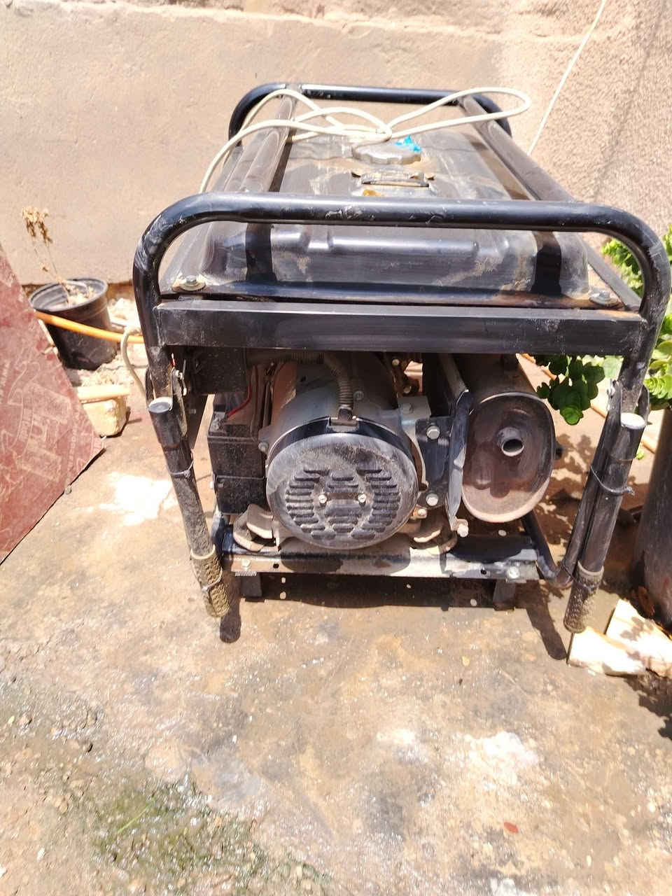 السلام عليكم مولده استرا تركيه 5kv استعمال قليل للبيع السعر400الف وبيها مجال  مكاني دوره ميكانيك الرقم بي وتساب *********** بغداد, العراق
