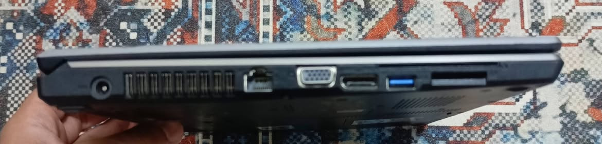 لابتوب  فوجستو الياباني للبيع
المواصفات 
كور اي 7 الجيل الرابع
الرام 8 غيغا DDR3
الهارد SSD 256
كارت الشاشة شير 4600
تفيد للدراسة + الالعاب الخفيفة
اذا تقبطها شحن تمشيك البطارية ساعه كاملة + مشكلة تعليق في التاج باد مالتها ماتئثر لان بيه ماوس وذا تريد تصلحها تكلفك 10 الاف دينار
وياها ماوس وجنطة وشاحنتها الاصلية  سعرها 230 الف وبيه مجال  
مكاني كربلاء ويوجد توصيل للمحافظات 10.000 الاف داخل كربلاء 5.000 الاف  الشراي يتصل او يعلق 
***********
