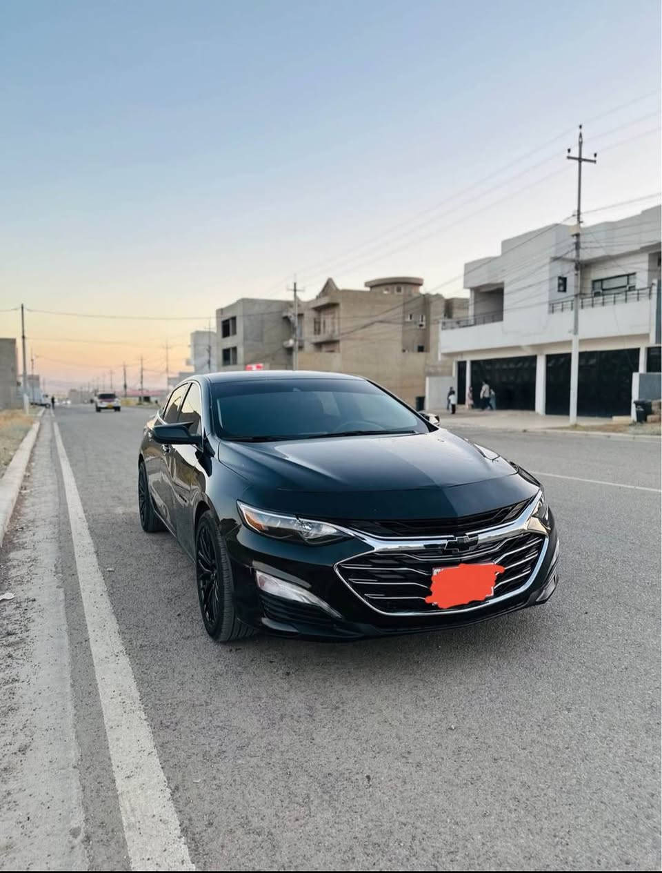 🚗🖤 شيفروليت ماليبو 2024 (فئة RS الرياضية) اسود ملكي 🖤 – أنيقة ونظيفة جداً وبحالة الوكالة .
لعشاق الفئة الرياضية الذين يجمعون بين الأناقة والأداء والاقتصاد العالي بالوقود.

📋 معلومات السيارة:
الموديل: 2024
الفئة: RS الرياضية
اللون: أسود ملكي
المشي: 25,000 ميل فقط
الحالة: بدون رقم . شرط الترقيم 
الصبغ والبدن: أصلية مكفولة بالكامل ما عدا قطعتين (الجاملغ الأمامي والباب الأمامي جهة السائق) | (الإيرباجات سليمة / بشرط الفحص)
⚙️ المحرك والأداء:
✅ محرك 1.5 لتر تيربو (DOHC) 4 سلندر بقوة 163 حصان
✅ عزم دوران 184 رطل-قدم
✅ ناقل حركة CVT سلس جداً وممتاز بالاقتصاد بالوقود
✅ دفع أمامي (FWD) بثبات ممتاز على الطريق
🏁 مواصفات فئة RS الرياضية:
✅ ويل كب أصلية 18 إنش ألمنيوم
✅ شبك أمامي أسود لامع (Black Grille) مع شعار شيفروليه الأسود
✅ جناح خلفي رياضي (سبويلر)
✅ عادم خلفي مزدوج بمخرجين كروم
✅ إضاءة خلفية LED
✅ داخلية سوداء مميزة بمقاعد قماش رياضية، وعجلة قيادة ومقبض جير مغلّفين بالجلد
🎛️ التقنية والراحة:
✅ شاشة لمس Chevrolet Infotainment 3 تدعم Apple CarPlay و Android Auto (لاسلكي)
✅ نظام صوتي بريميوم 6 سماعات
✅ مقعد سائق كهربائي 8 اتجاهات مع دعم قطني (Lumbar)
✅ كاميرا خلفية وحساسات ركن
✅ نظام دخول ذكي بدون مفتاح وتشغيل بضغطة زر
✅ تشغيل عن بعد (Remote Start)
✅ مثبت سرعة وتحكم كامل من الاستيرن
✅ أنظمة أمان متقدمة: تنبيه مغادرة المسار، تنبيه الحركة الخلفية، إضاءة عالية أوتوماتيكية.

💰السعر : 103$ وبي مجال .

📍 الموقع: أربيل
📞 للتواصل والاستفسار (واتساب / اتصال):
***********
*********** أربيل, العراق
