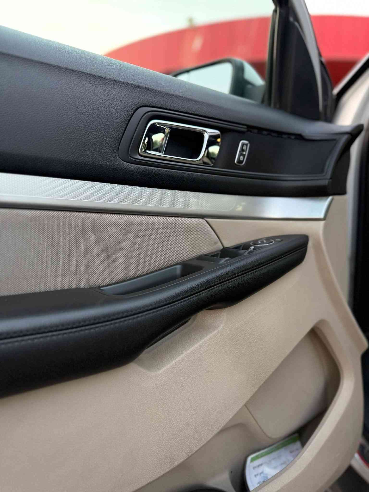 � للبيع | فورد إكسبلورر XLT 2018
* الموديل: Ford Explorer XLT
* السنة: 2018
* الدفع: 4×4 دفع رباعي
* المحرك: 3.5 لتر V6 تنفس طبيعي، بدون تيربو
* الممشى: 106 ألف ميل فقط
* الحالة: Clean Title — كلين تايتل
* رقم جديد
* السنوية جديدة لغاية 2031
* كوبون بنزين
* عدد المقاعد: 7 مقاعد
* تبريد مركزي
* كاميرات
* شاشة كبيرة
* تحكمات ستيرن (مقود
السعر ١٩٠ مجال
مكان كركوك 
***********
