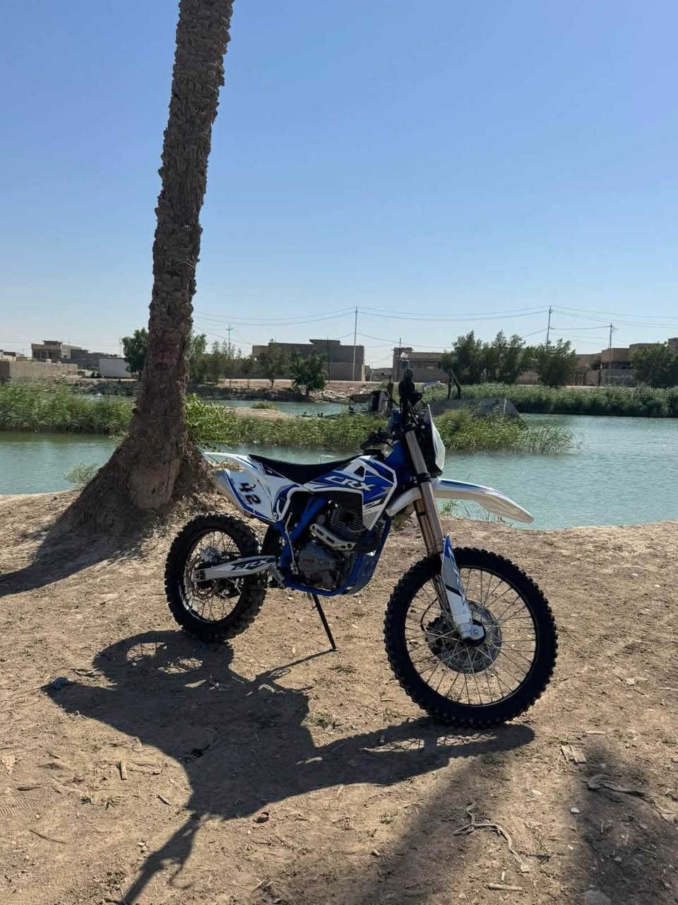 سلام عليكم.  قفاز للبيع دراجه نضيفه تايرات جدد. معدل وشلعه مكينه 300cc ولفين السعر 1.600 بيها مجال قليل حك الجيه مكان البصره خمسه ميل. واتساب***********
