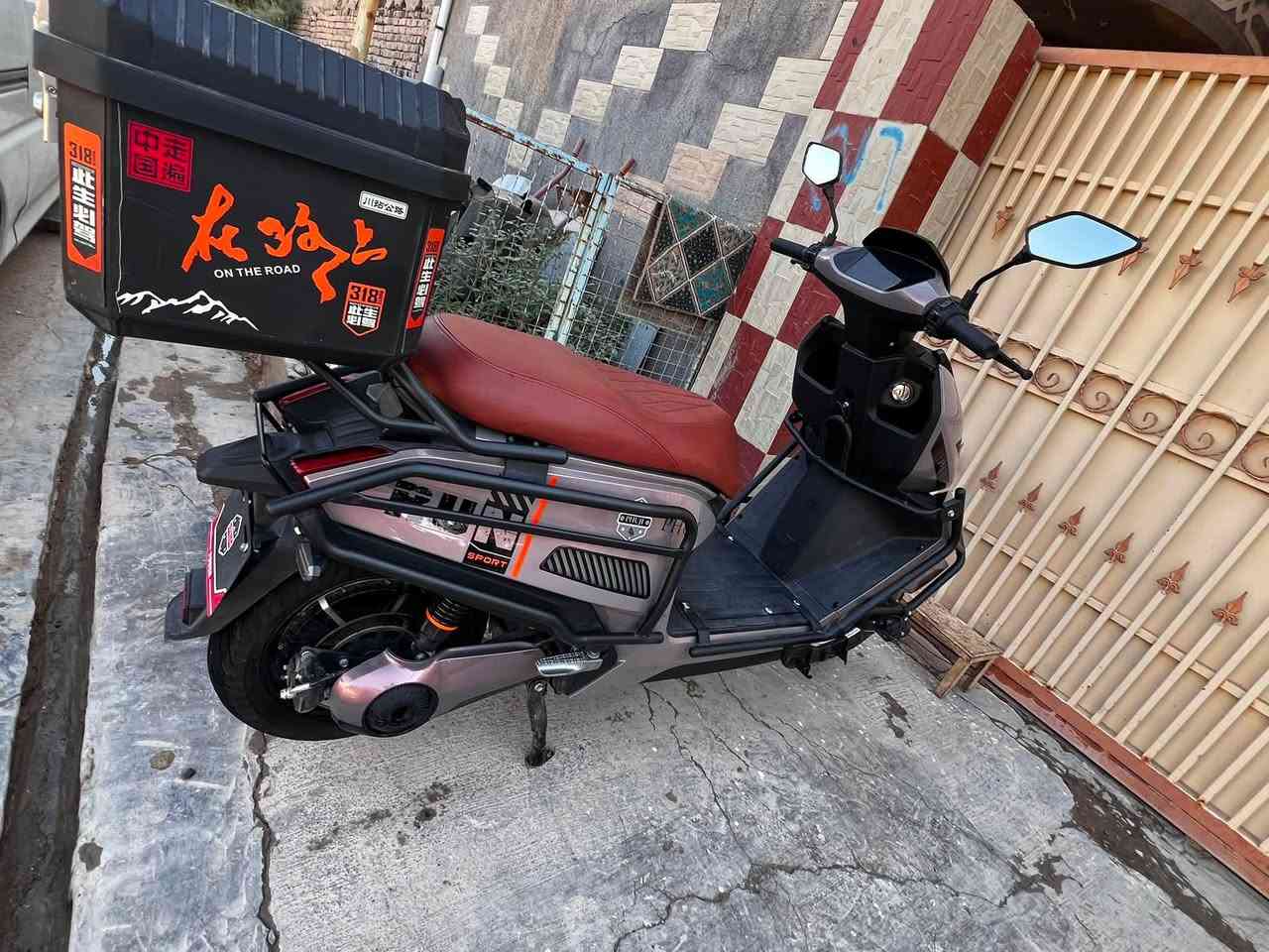 السلام عليكم
دراجه شحن تسلا 2026
6باتري مسطره 
4سرع تقفل 110
نظام بك رجوع للخلف 
نظام التشغيل عن بعد 
نظام حمايه سرقه 
تشغيل (بصمه ،سويج)
لايت عالي ناصي 
بلاجكتورات اضافي 
ملف 3000
دراجه جديده استعمال شهر 
السعر 950 وبي مجال 
مكاني بغداد ابي غريب 
واتساب ***********
