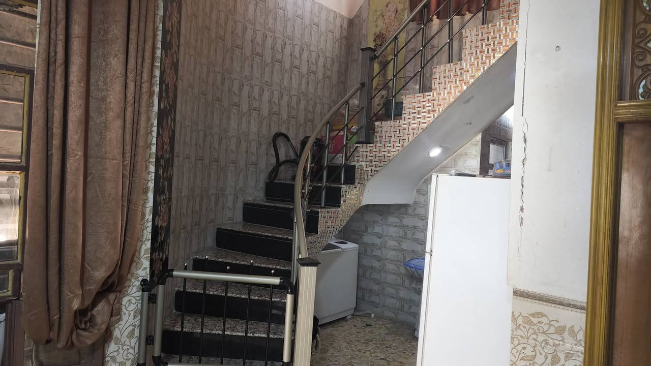 السلام عليكم
يعلن مكتب الكوثر للوساطة عن توفر دار سكني طابو زراعي يقع في حي الغدير تفاصيل الدار 
المساحه 125 متر البناء من الطابق والصب الكونكريت 
الارضيه كاشي بناء جديد ونظيف  
يحتوي على غرفه نوم وصاله واستقبال ومطبخ وصحيات داخليه و خارجيه 
للاستفسار الاتصال بالرقم ***********
او مراجعه مكتب الكوثر.القاسم شارع السياحي مقابل مول العذاري
