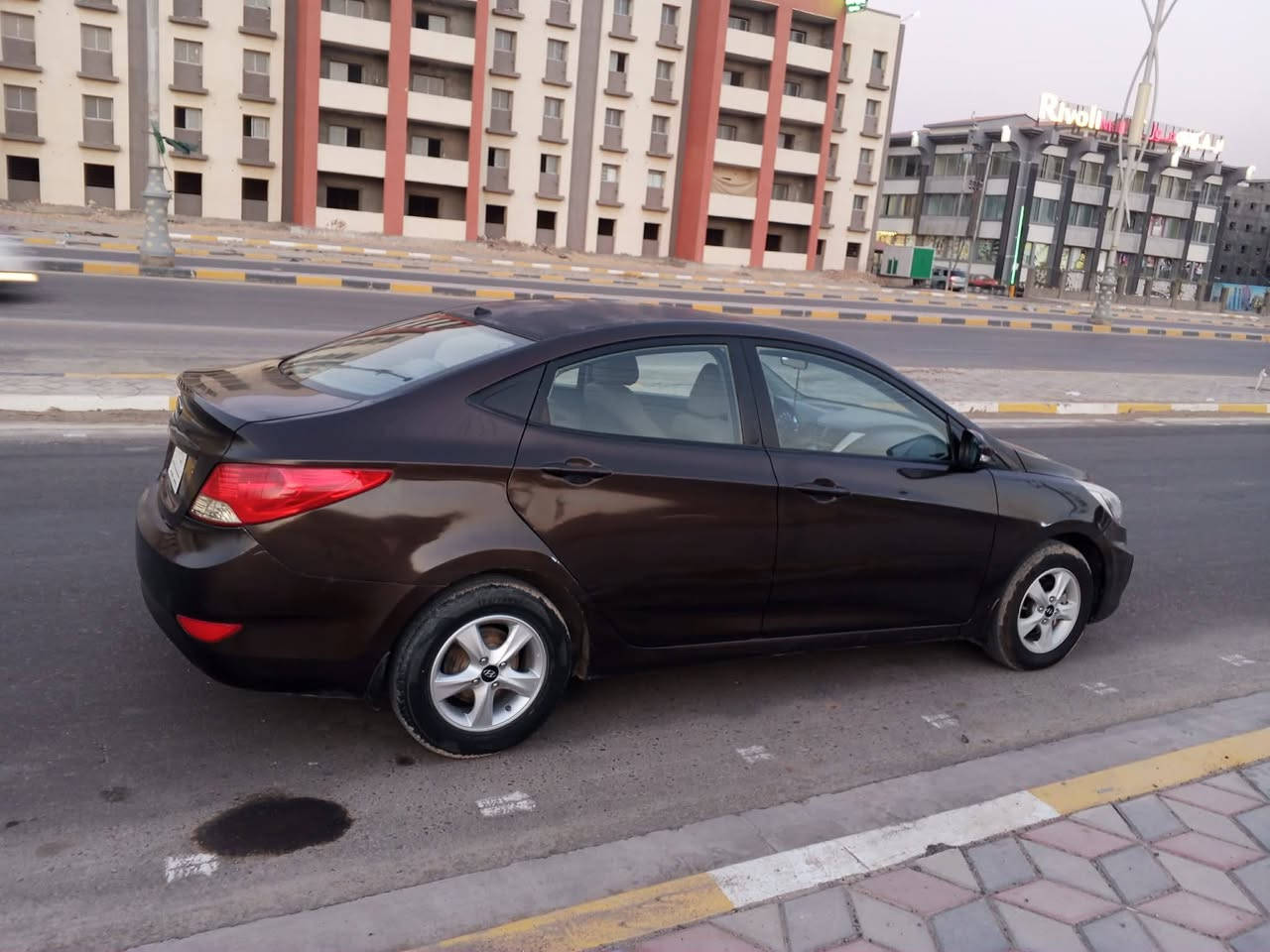 السلام عليكم اكسنت 2015 محرك 1400 تبريد ثلج كهربائيات كامله بيها صبغ بجهة السدر عكس السايق بدون تبديل رقم قادسيه عنوان ديوانيه مركز سعر 65 وبيها مجال بيع مستعجل ***********
