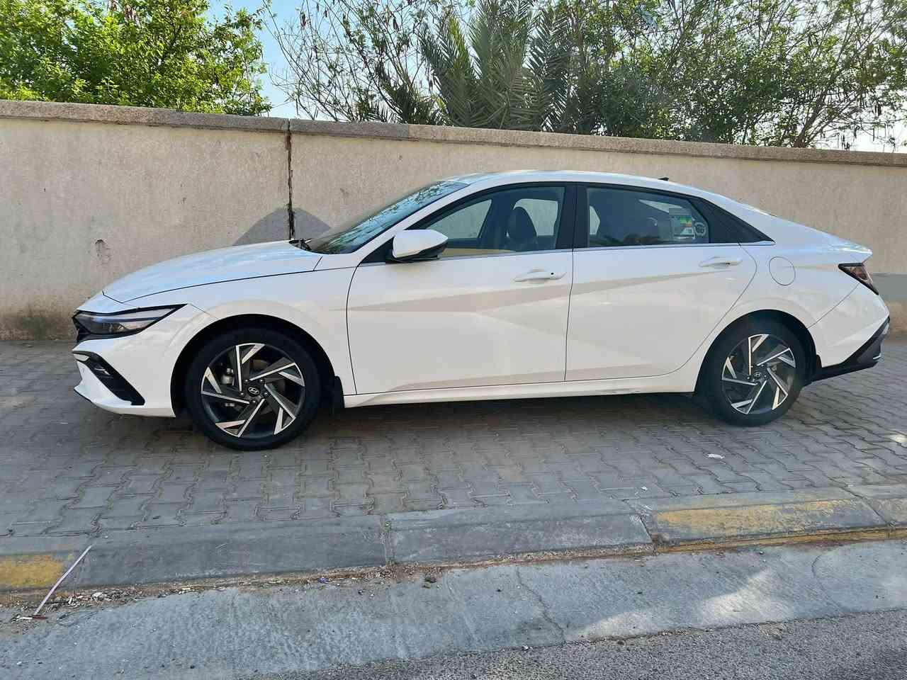 الانترا2024
السلام عليكم النترا خليجي ⚪️  

موديل 2024  

محرك 2000 
 ماشيه 41KM  بعدهة بوضع الشركة 

بغداد رقم دولي هزة جديدةتحويل مباشر 🫆

المواصفات VlP فول

فتحه سقف 

كروز مثبت سرعه 

تشغيل بصمة + صندوق ذكي + بصمة ابواب

كامرة دوارة 

تحكم ستيرن 

ثلاث انضمه قياده 

لايت زنون عدسات بلادي

دشبول ديجيتال 

تبريد قطعتين 

شاشة ديجيتال 

مري شفط + اشارة بالمري 

شاشة اصلية

ترحيب عند الاقتراب 

ستيرن رياضي حرف D

ويل كب حجم 17 رياضي 

حساسات امامي + خلفي 

مثبت سرعة / كروز 

حساس ظغط اطارات 

كشنات جلد داخل رصاصي

تجي بمحرك 4 سلندر  2000 دوش

4 وضعيات قيادة 

تجي بمواصفات 1/1

السعر 173 وبيها مجال

السيارة بيهة بارد ماشر بل صورة 
دخه بصيطة

اتصال + واتساب 
***********

مكان كربلاء
