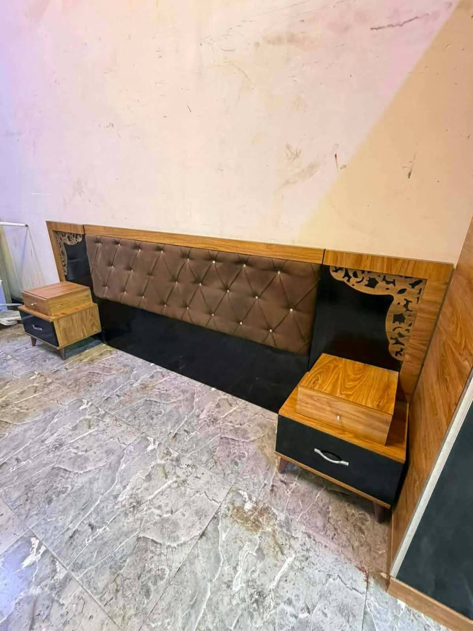 الحجز واتساب فقط ***********
غرفه تركيه 5قطع بسعر400الف 
شامل التوصيل والشد داخل بغداد مجاني 
***********
