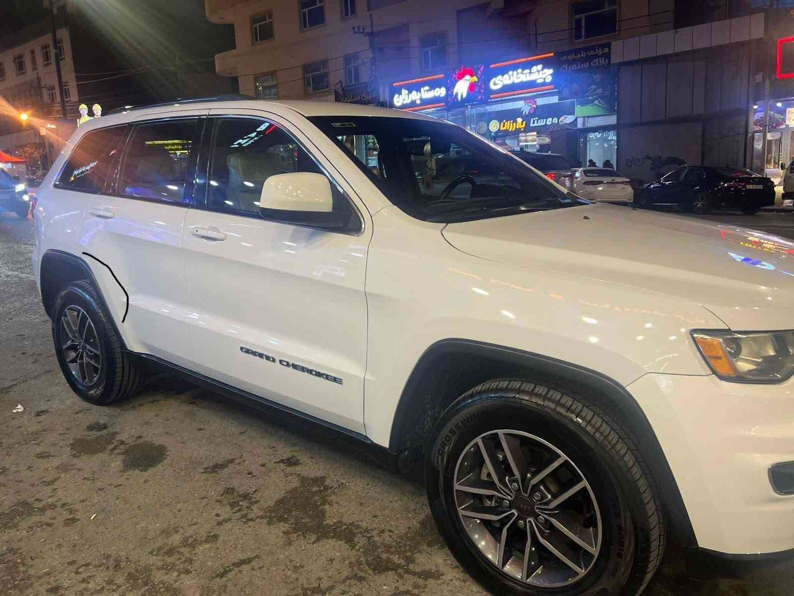 جیب گراند چیرۆکی 2019 
سپی بەفری 4WD
تەنها ٥٨ هەزار ڕۆشتووە 

سەیارەی ماڵی خۆمەو یەک دەستە 
مواسەفات ناوکرێمی، کوشن جڵد، کوشن کارەبایی،شەغال، بەسمە، دوو دەرگا بەسمە،
 ئۆتۆ هۆڵد و ئۆتۆ ستۆپ، شاشە گەورە،کامێرا،
 ڕادار،ئاوێنە فۆتۆ و Assist وە دژە فول، حاسە، دەبڵ ئەکسل، تەبرید دەبڵزۆن 
 تەبرید مەرکەزی ٤ مۆدی لێخوڕی هەیە
‏Sport، Eco، Auto ،manual سیتمی ئۆفرۆد،کاڕپلەی،ڤۆلیۆم و تەحدیدسورعە، تەلەفۆن،لیدی ناوەوە،تراکشن و دژەخلیسک
زۆر مواسەفاتی تر..……

 سعر ٢٢٠ 

زۆر تازە و جوان ماوەتەوە 
بێدەعم و لێدران، ڕەقەم شەنسیم داناوە
زۆر پاک و تازەیە 
٢ پەڵەی بچوک بۆیاخی هەیە لای خۆمان بووە دیاریم کردووە
سپێری دانەگیراوە

ژمارەی خاوەنی 
***********
*********** السليمانية, العراق

