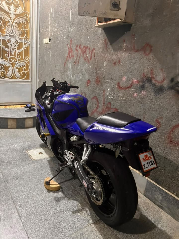 افوراي ٦٠٠ • ٢٠٠٤ • بدون اوراق