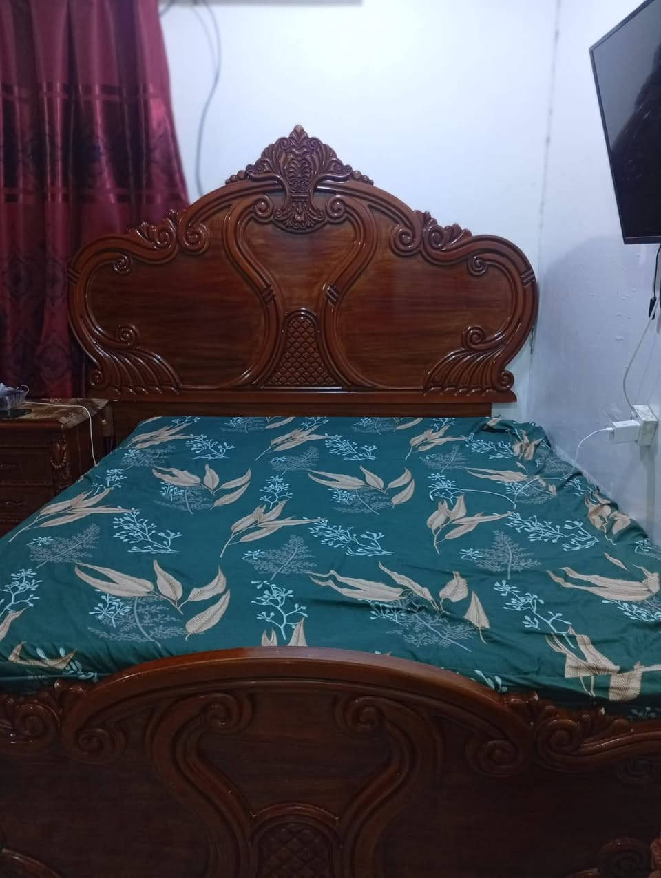 غرفه لبيع مستخدمه اقل سنه جدا نضيفه اتصال ع رقم واتساب ***********
