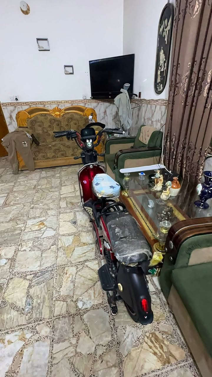 دراجه شحن كامل ملحقات جديد موديل  ٢٣ نقصه بطاريات بس حافضتهن موجوده وشاحنه موجوده  من مجمع العارضي اشتريته السعر ٢٢٥ بي مجال بسيط مكاني النجف الرقم ***********
