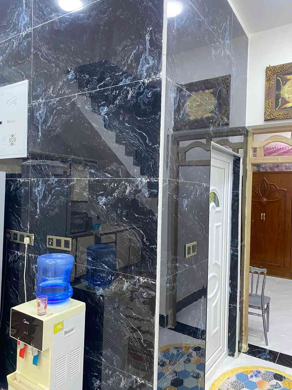 دار للبيع  رقـــم  بحي الموظفين شارع 15  بناء حديث  درجة اولئ  مساحة 100متر يحتوي لبيت على  طارمه وغرفه وصالة ومطبخ مناور صحيات  لاستقبال ماكامل  سعره مناسب  45 وبي مجال بسيط  لاستفسار *********** واتساب  جعفر
